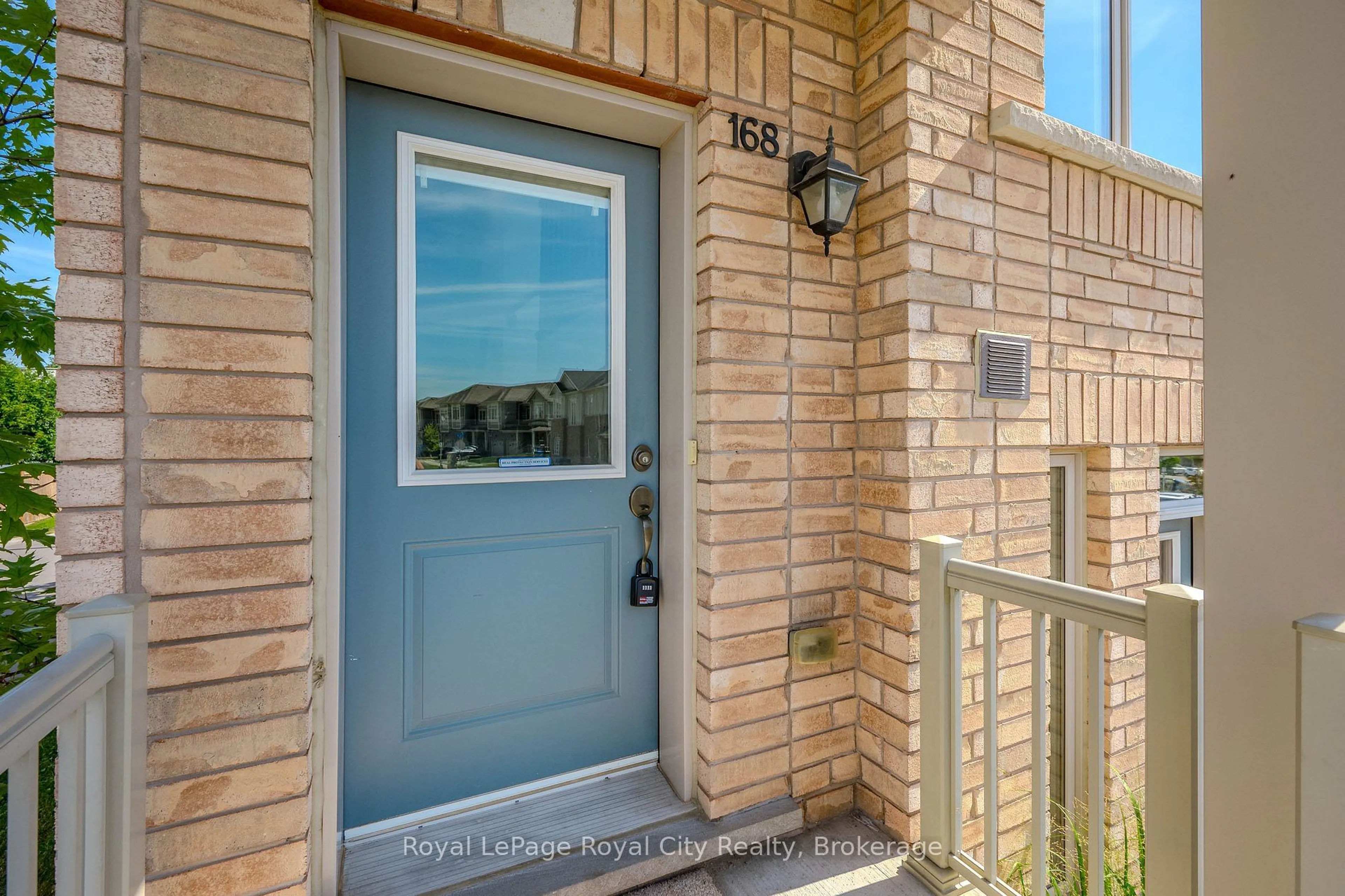 Indoor entryway for 168 Law Dr, Guelph Ontario N1E 0E7