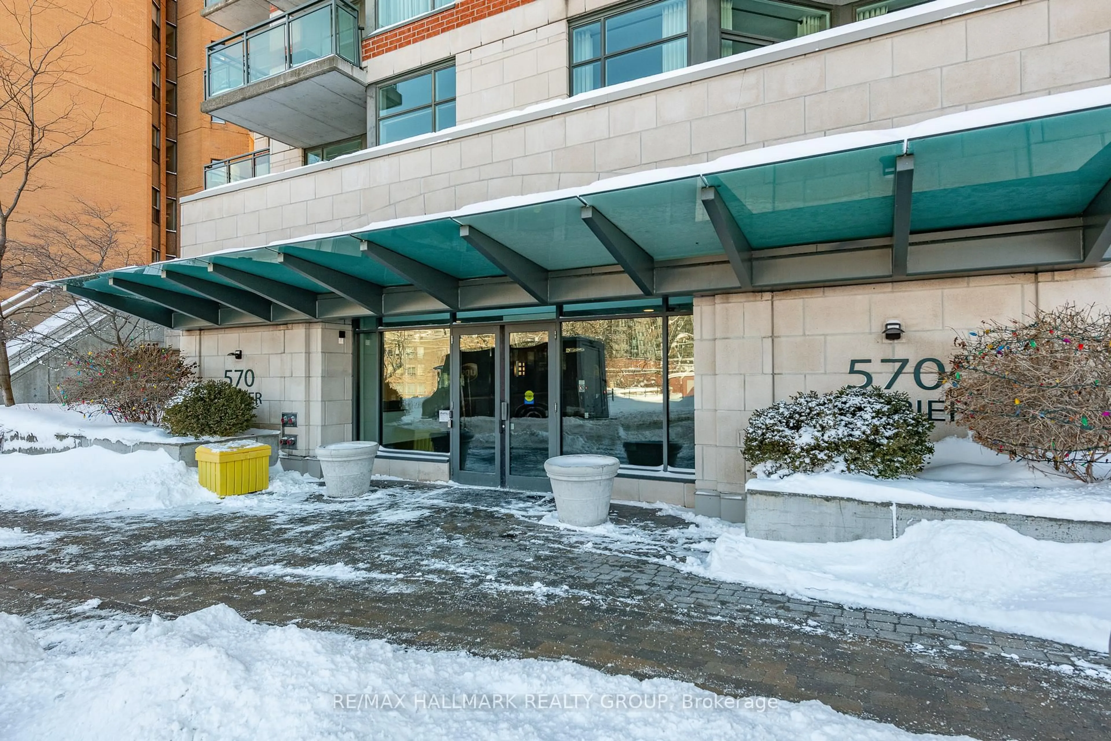 Indoor foyer for 570 Laurier Ave #804, Ottawa Centre Ontario K1R 1C8