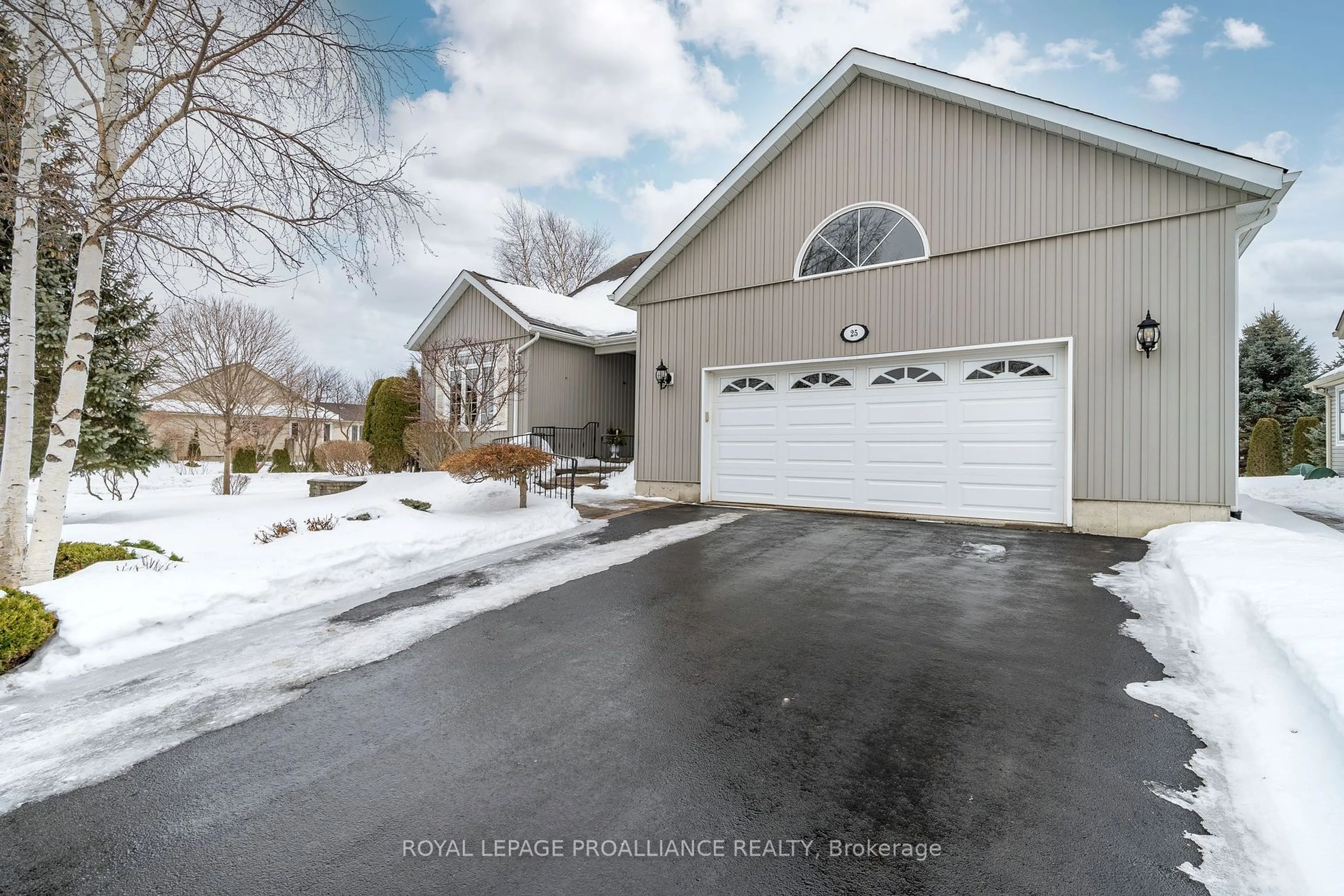 Indoor garage for 25 Shewman Rd, Brighton Ontario K0K 1H0