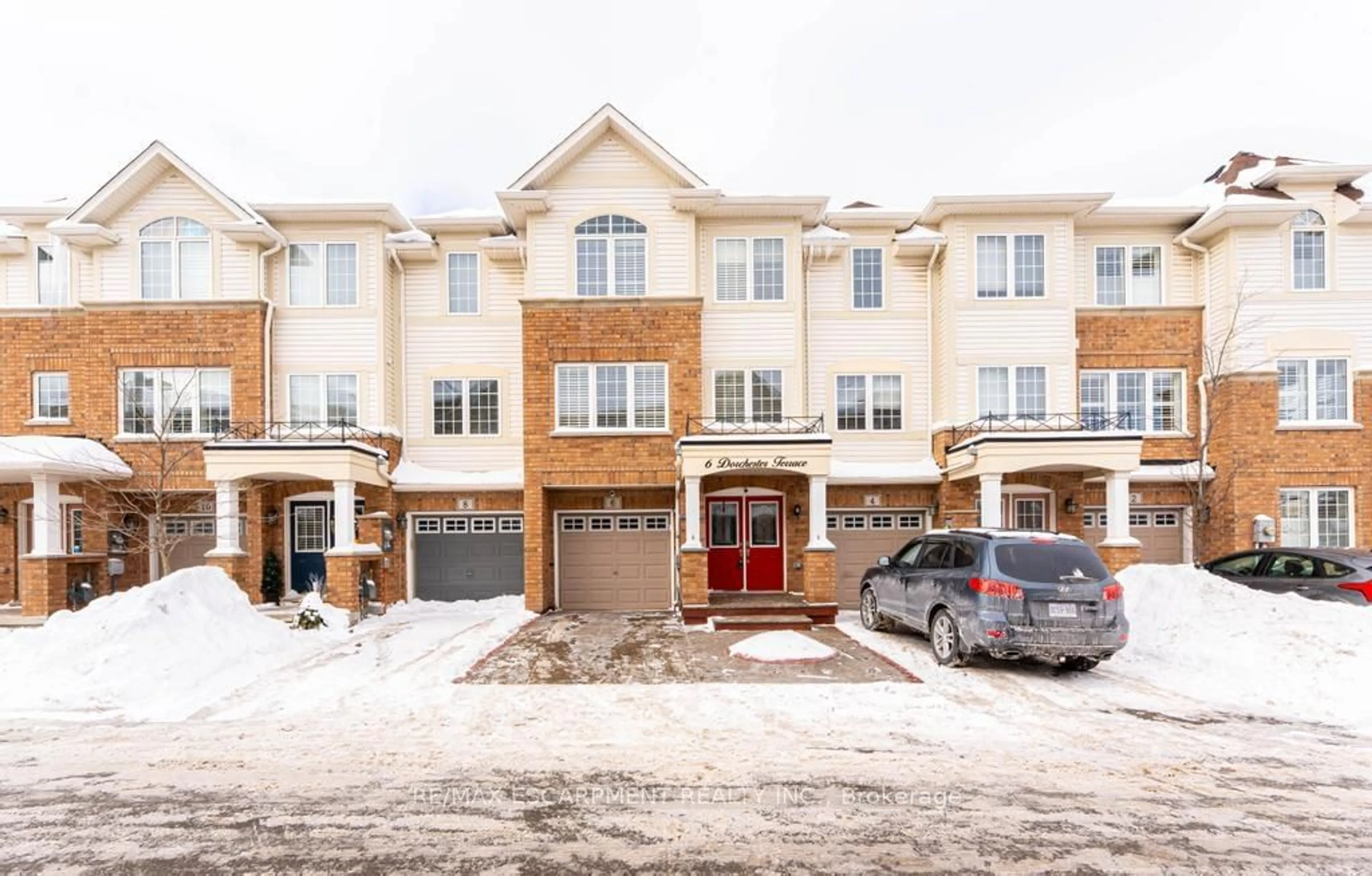 A pic from outside/outdoor area/front of a property/back of a property/a pic from drone, street for 6 Dorchester Terr, Hamilton Ontario L8J 2V7