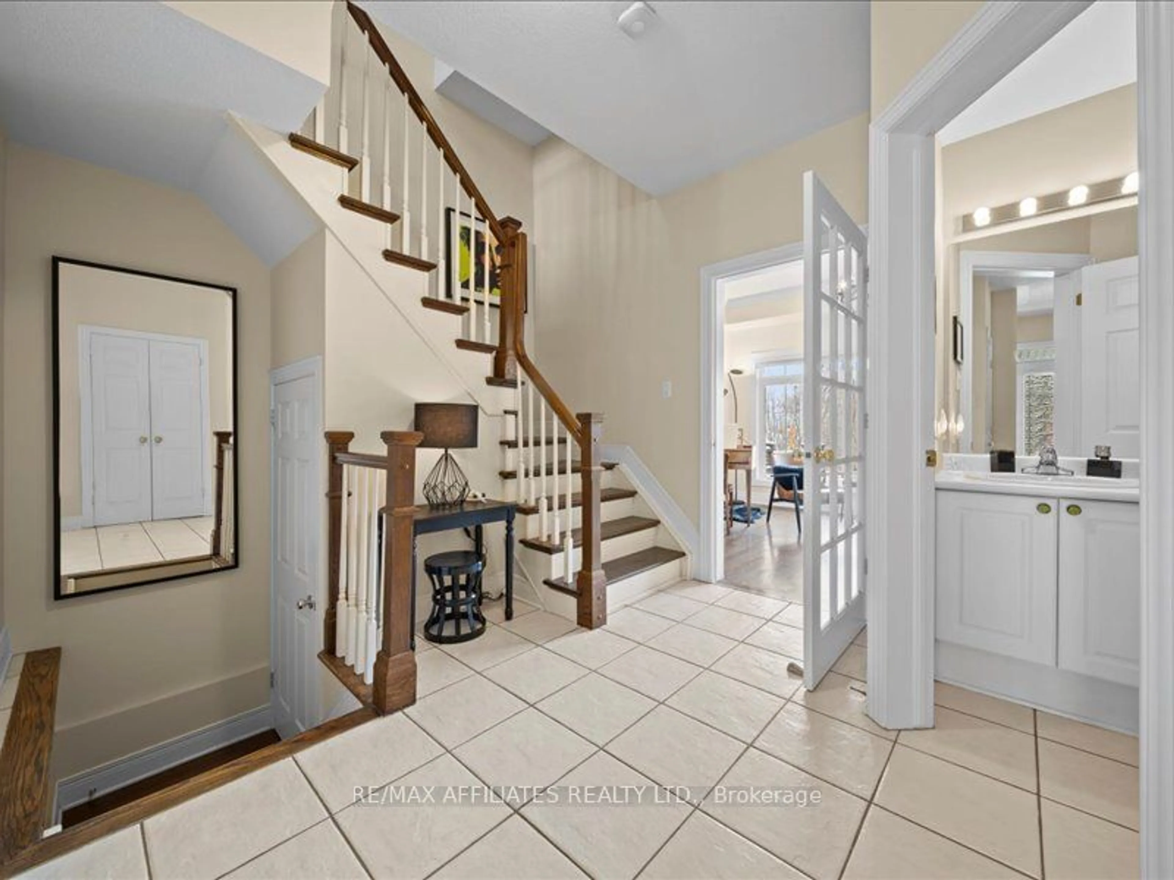 Indoor entryway for 46 Kings Landing Pt, Glebe - Ottawa East and Area Ontario K1S 5P8