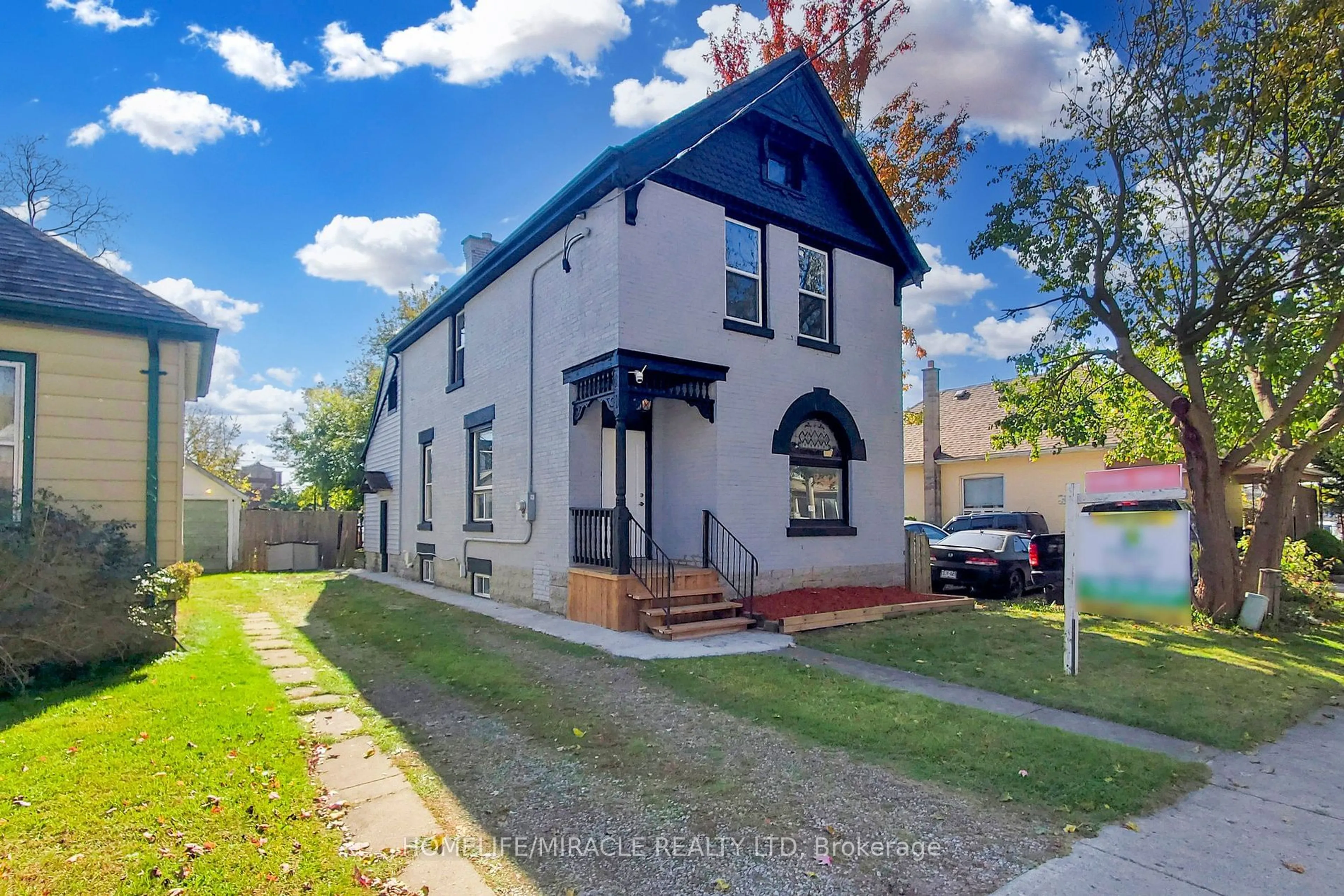 A pic from outside/outdoor area/front of a property/back of a property/a pic from drone, street for 971 Ormsby St, London Ontario N5Z 1K5