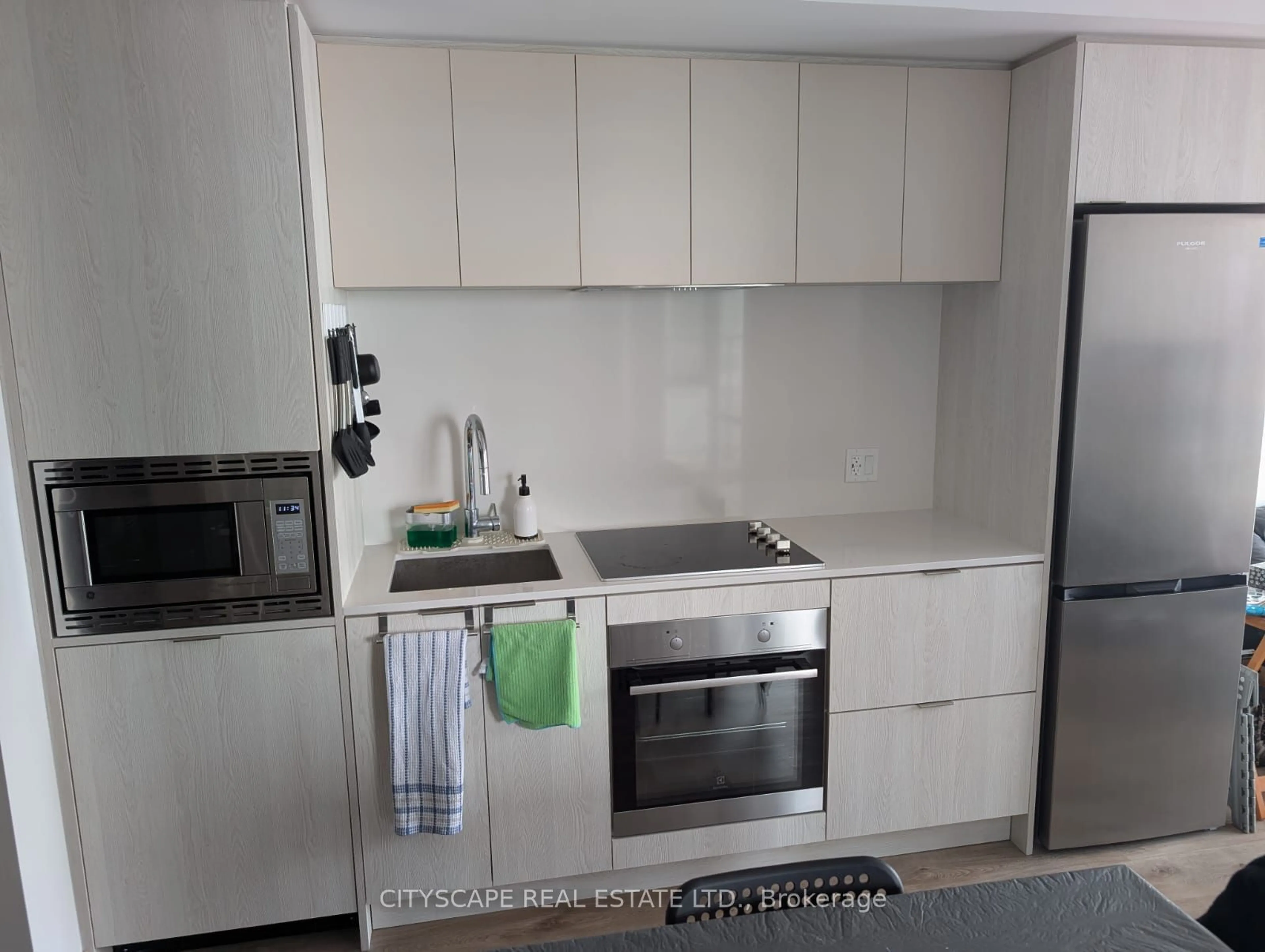 Standard kitchen, unknown for 1 Jarvis Home #813, Hamilton Ontario L8R 3J2