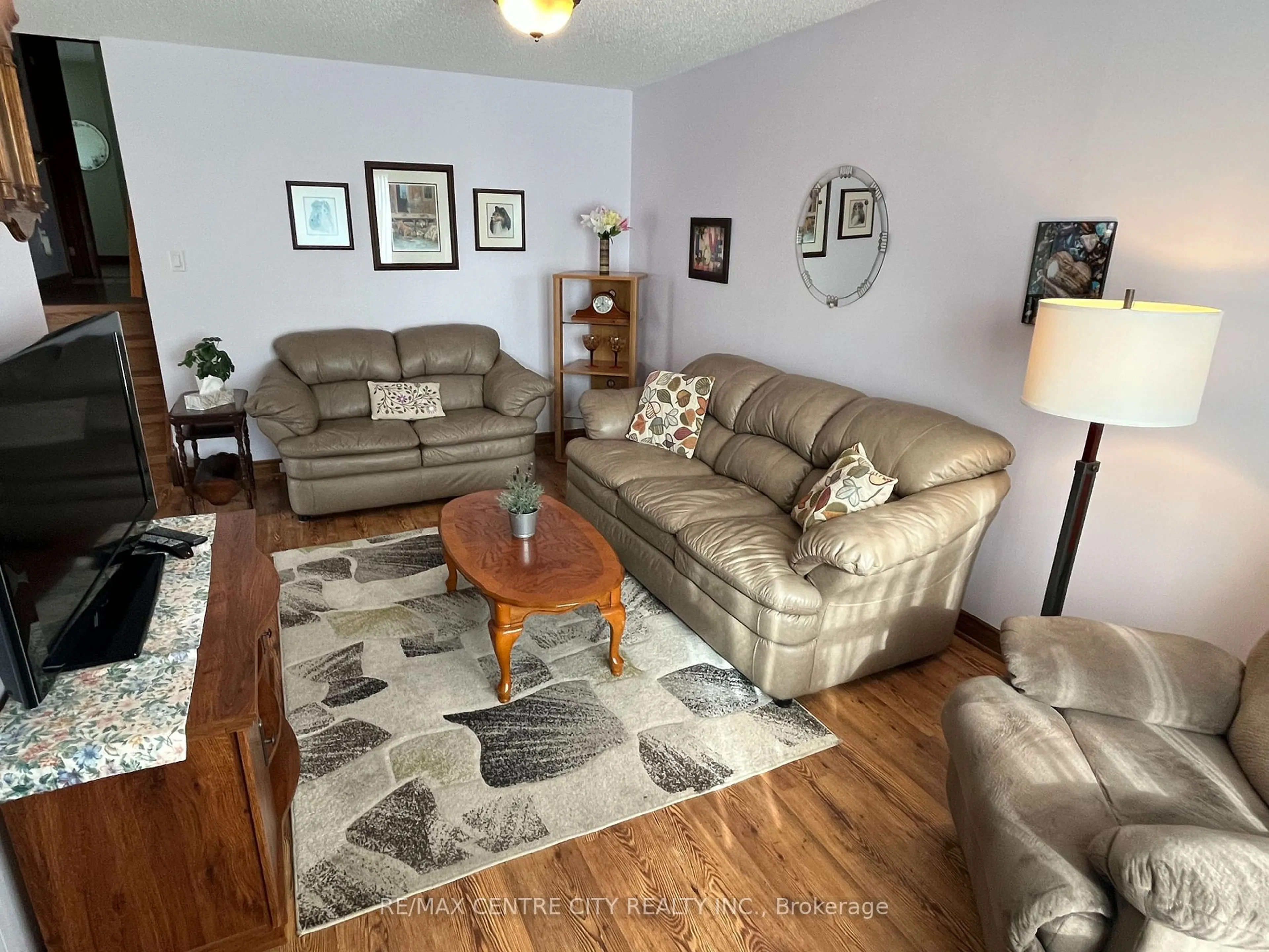 Living room with furniture, wood/laminate floor for 71 Speight Cres, London Ontario N5V 3W6