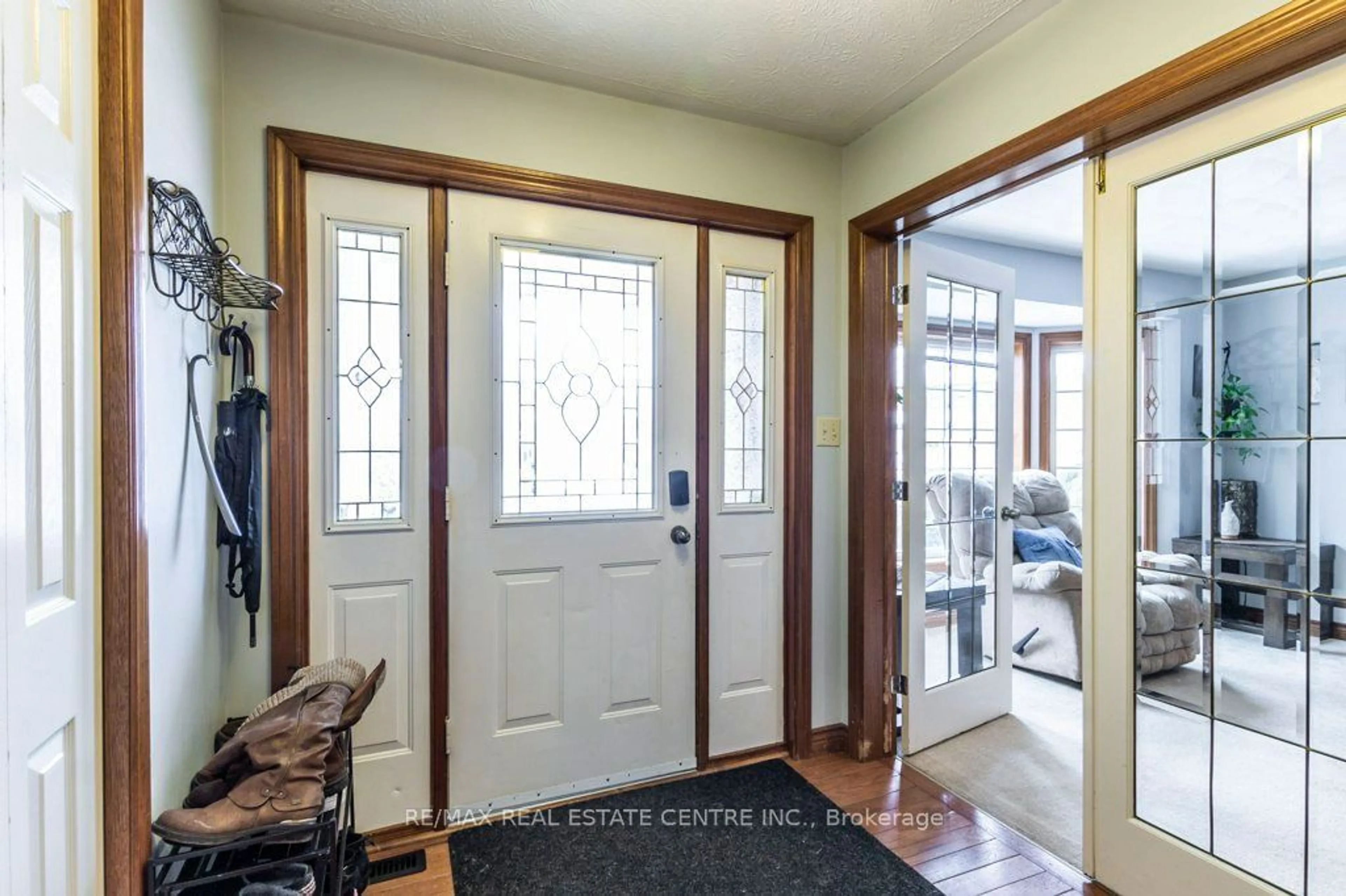 Indoor entryway for 5 John Blackwood Pl, Woodstock Ontario N4S 8Y3