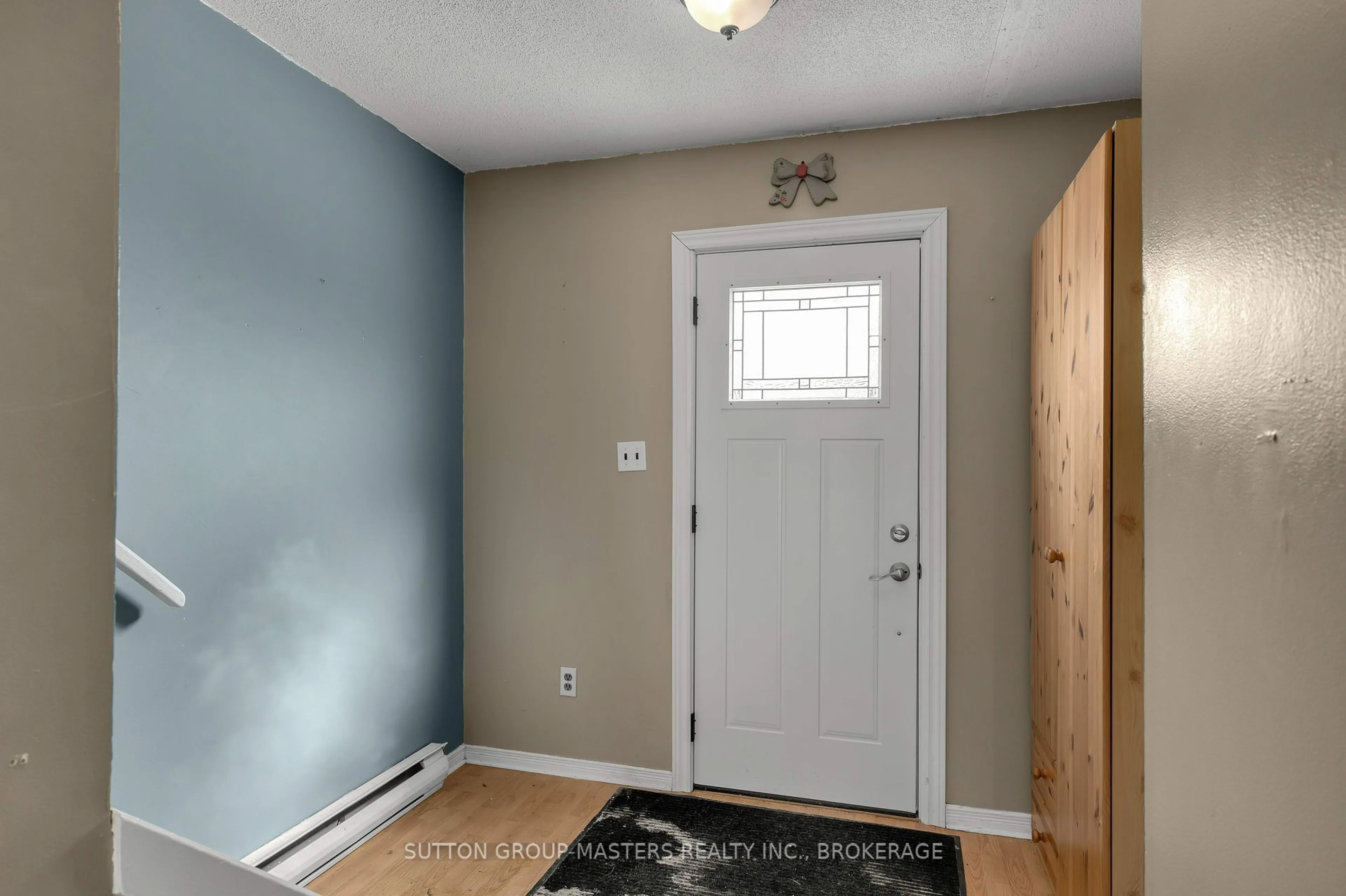 Indoor entryway for 314 Forsyth St, Gananoque Ontario K7G 2Y1