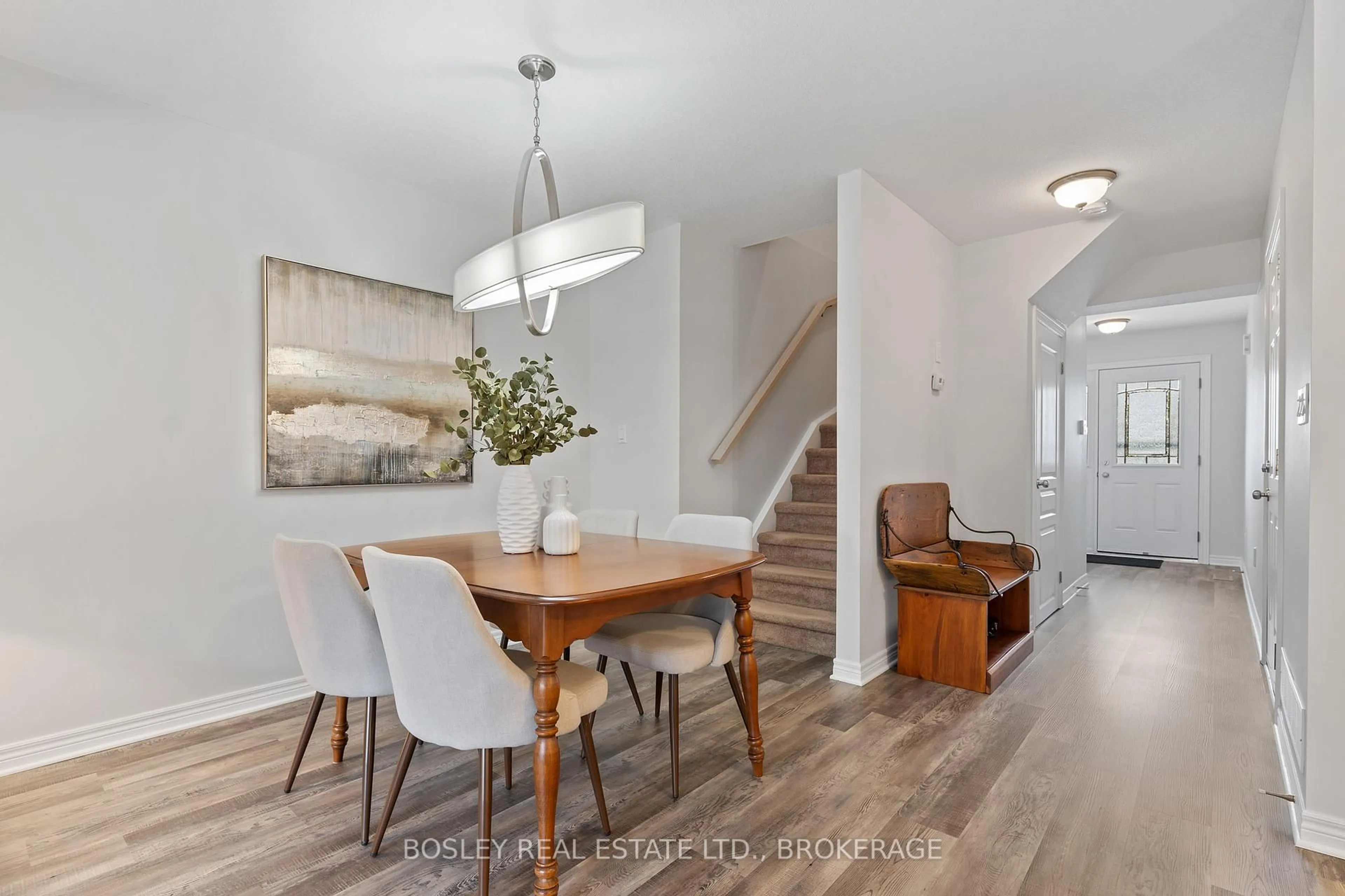 Dining room, wood/laminate floor for 12 Flynn Crt, St. Catharines Ontario L2S 4E1