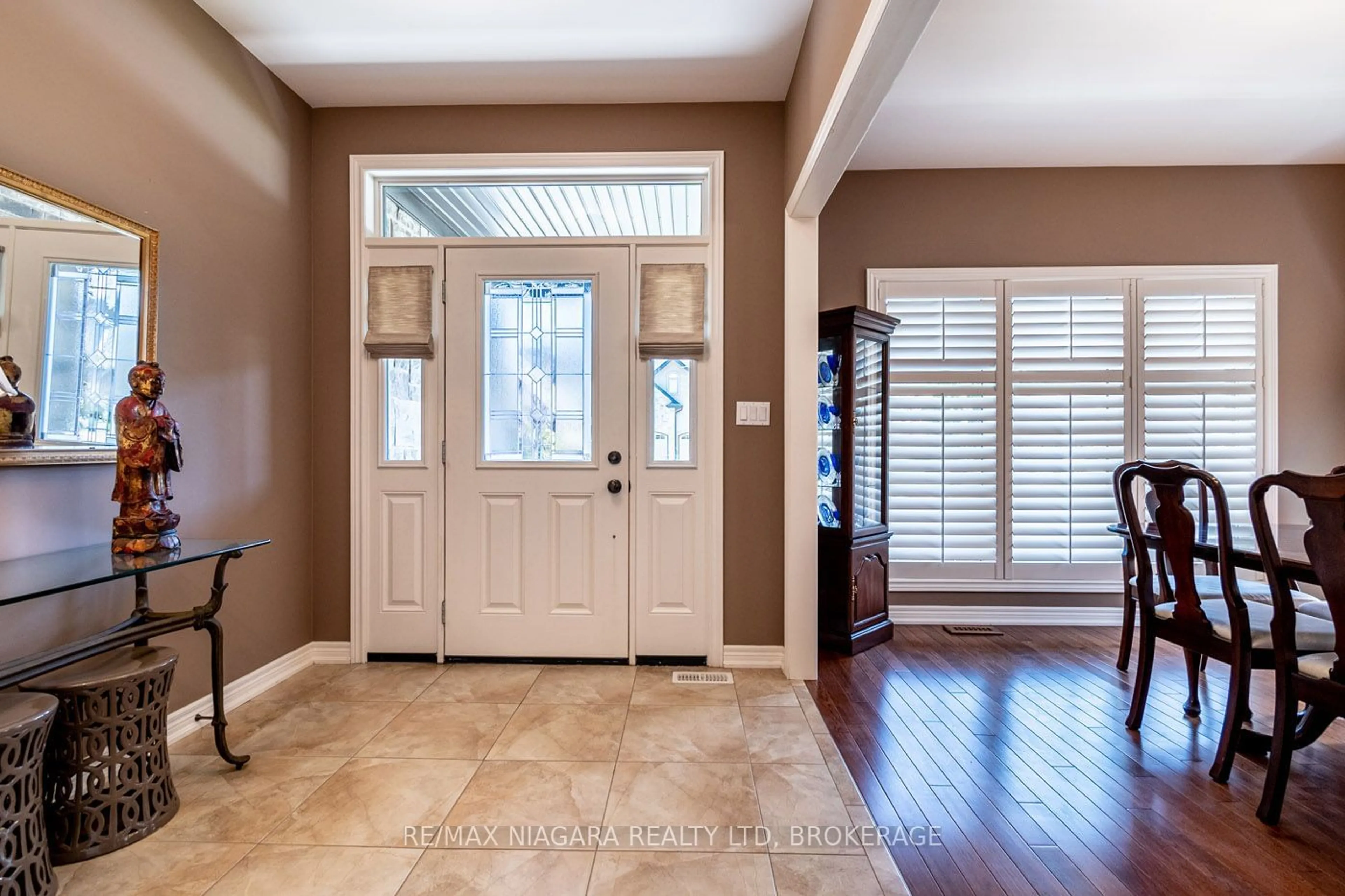 Indoor entryway for 23 GORING Way, Niagara-on-the-Lake Ontario L0S 1J1