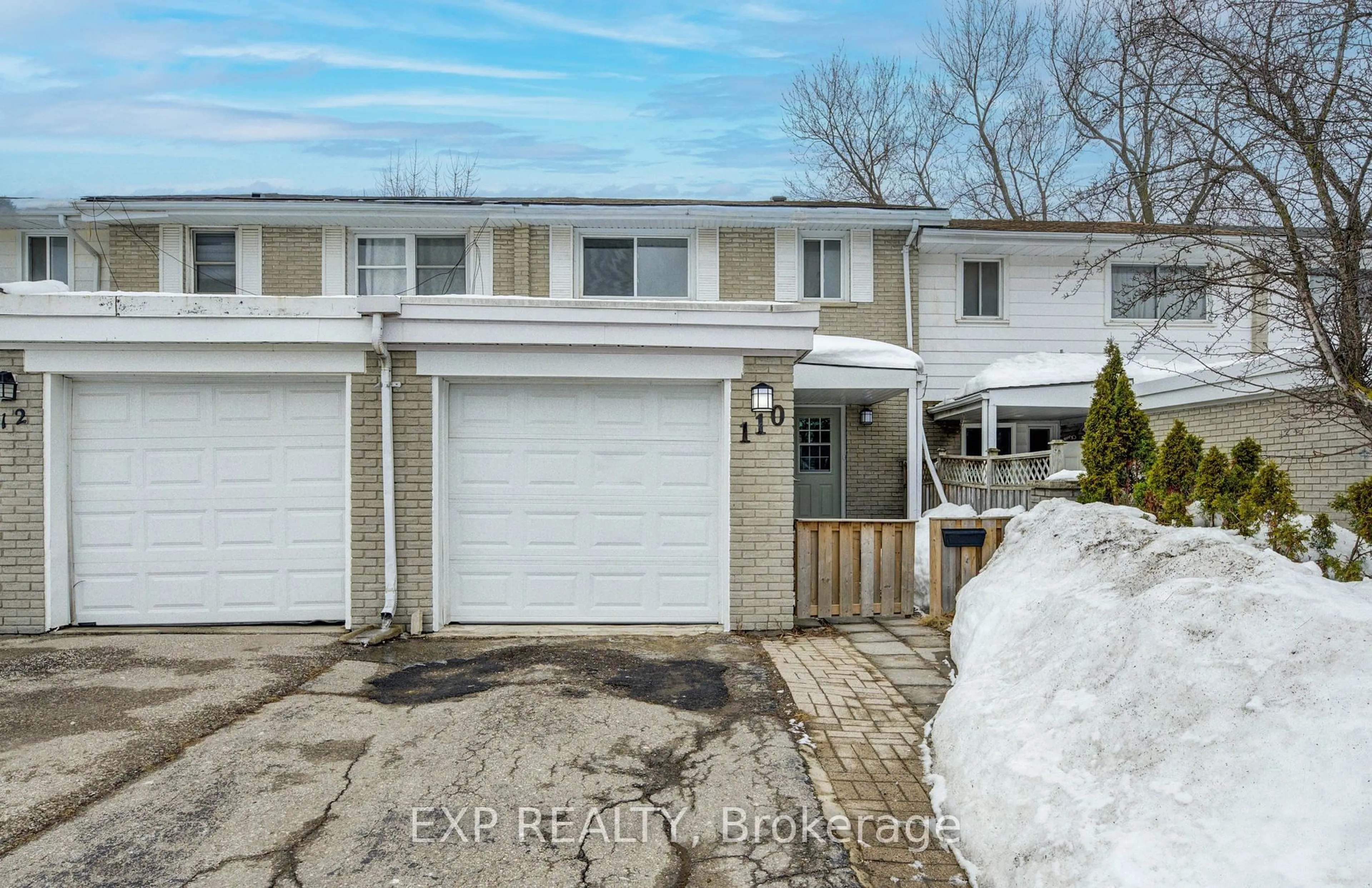 A pic from outside/outdoor area/front of a property/back of a property/a pic from drone, street for 110 Ralgreen Cres, Kitchener Ontario N2M 1T9