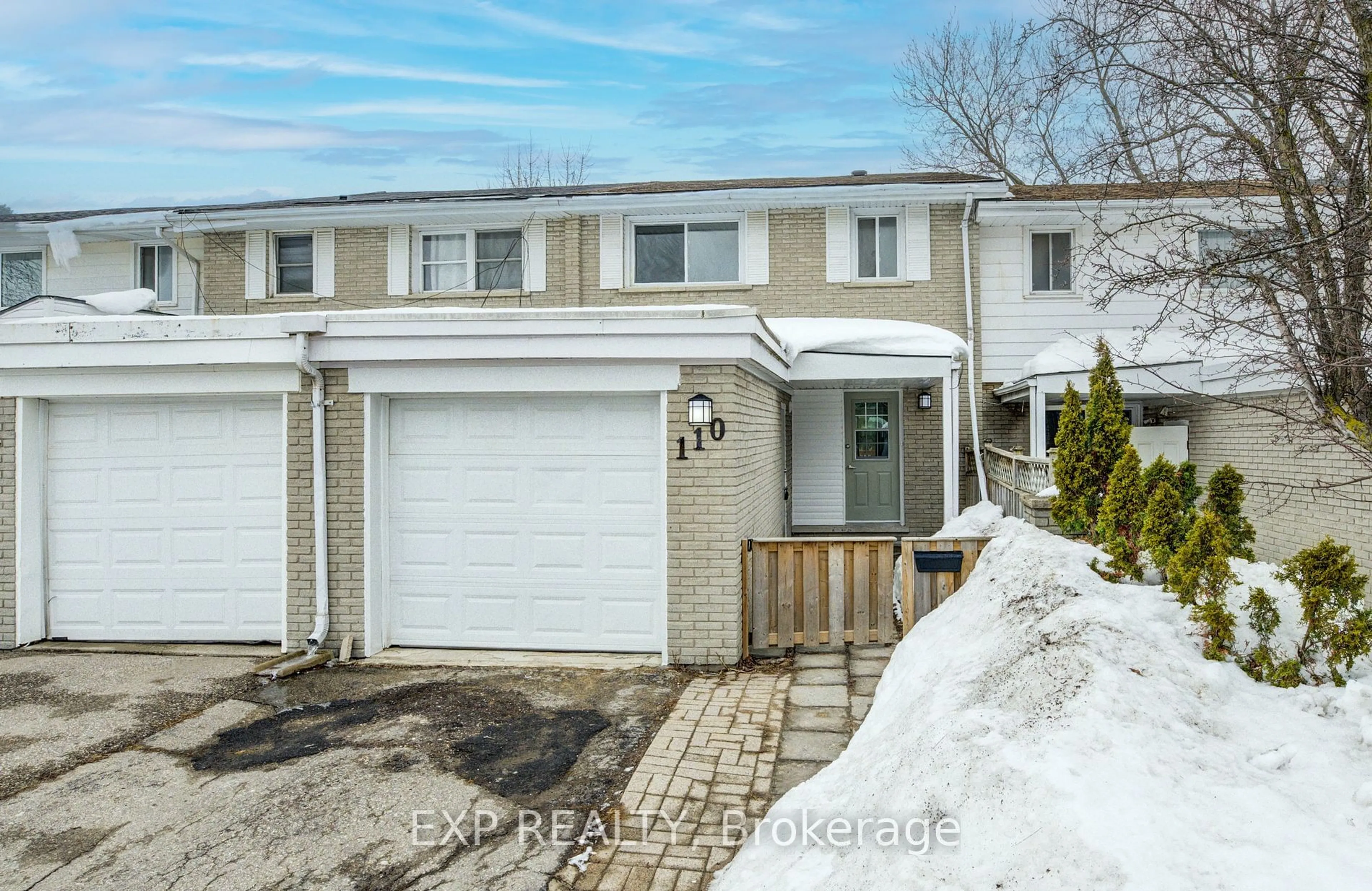 A pic from outside/outdoor area/front of a property/back of a property/a pic from drone, street for 110 Ralgreen Cres, Kitchener Ontario N2M 1T9