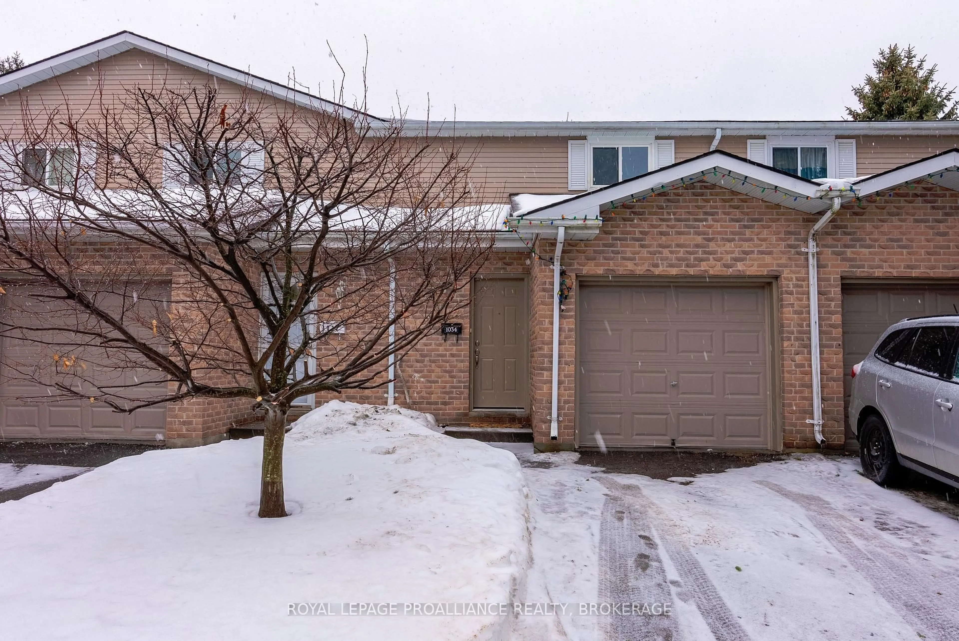 A pic from outside/outdoor area/front of a property/back of a property/a pic from drone, street for 1034 Craig Lane, Kingston Ontario K7M 7R8