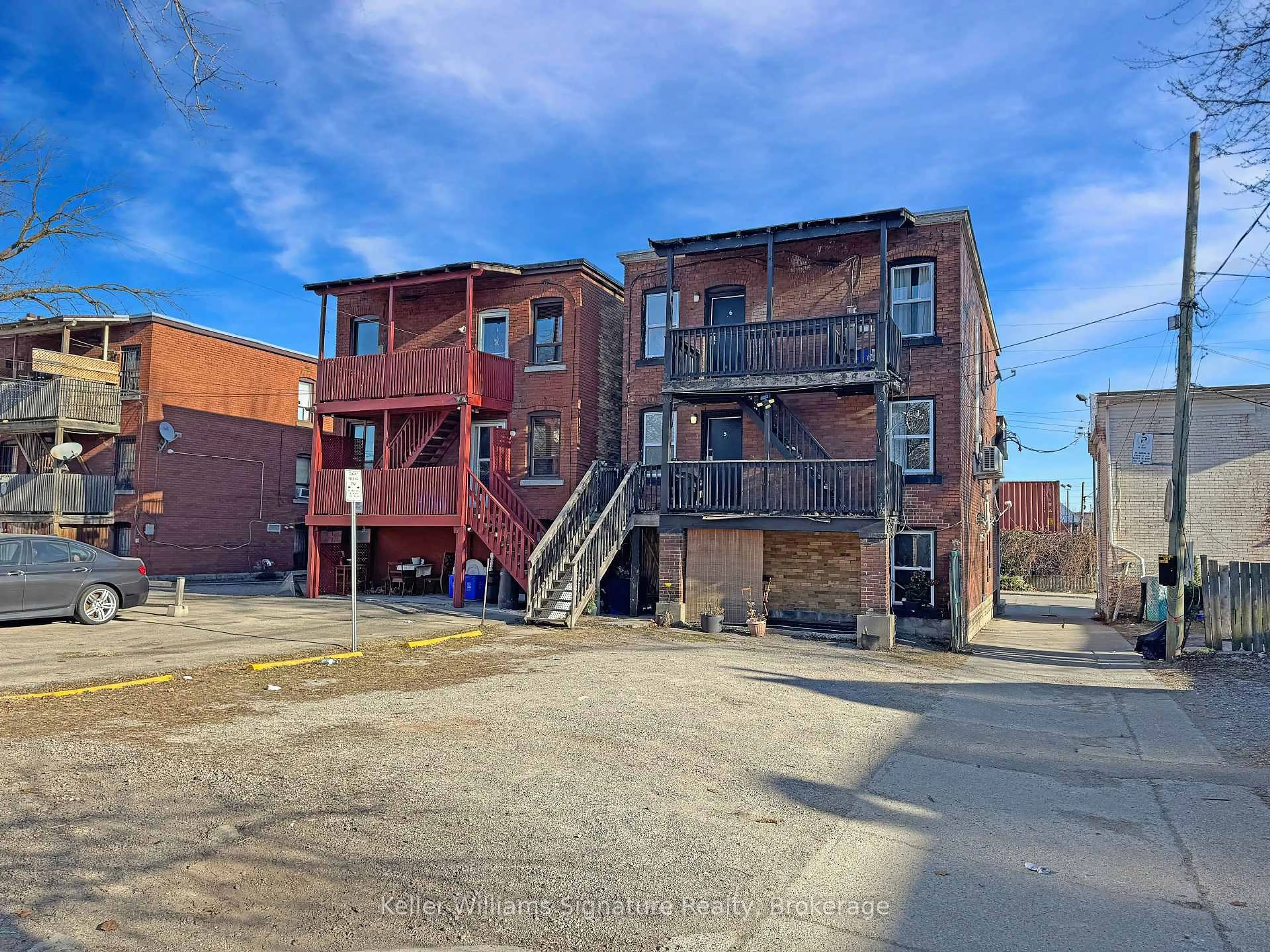 A pic from outside/outdoor area/front of a property/back of a property/a pic from drone, building for 13 WESTINGHOUSE Ave, Hamilton Ontario L8L 6E4