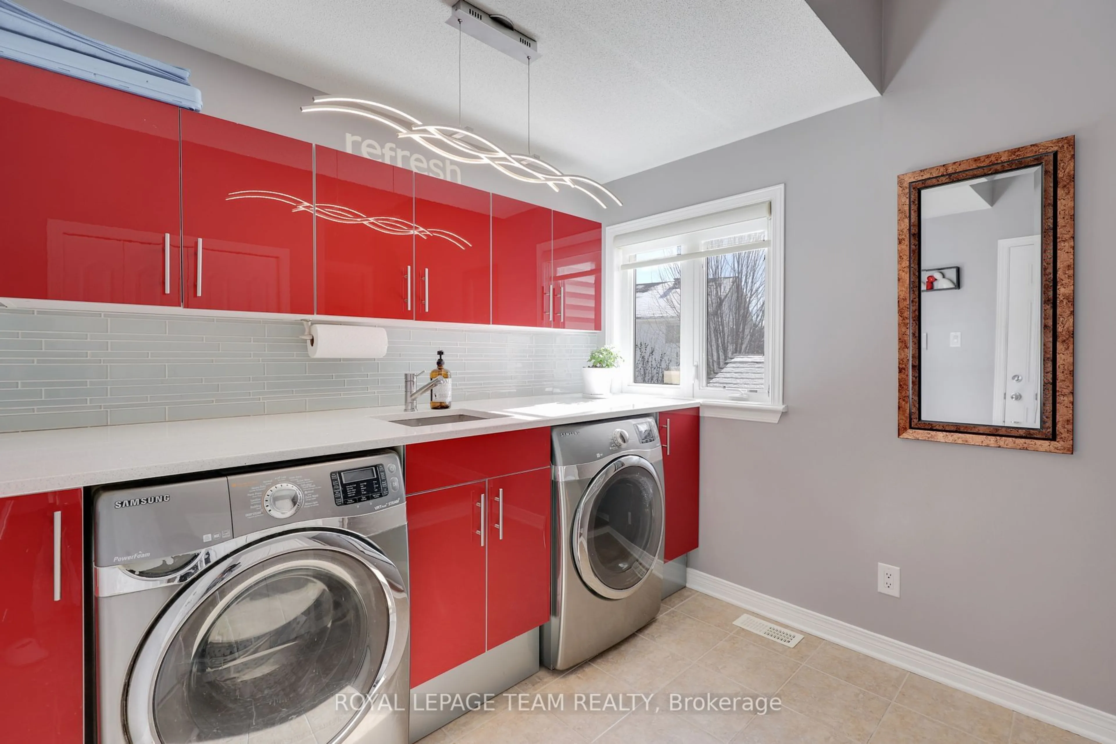 Laundry room for 726 KILMAR Cres, Kanata Ontario K2T 0B2