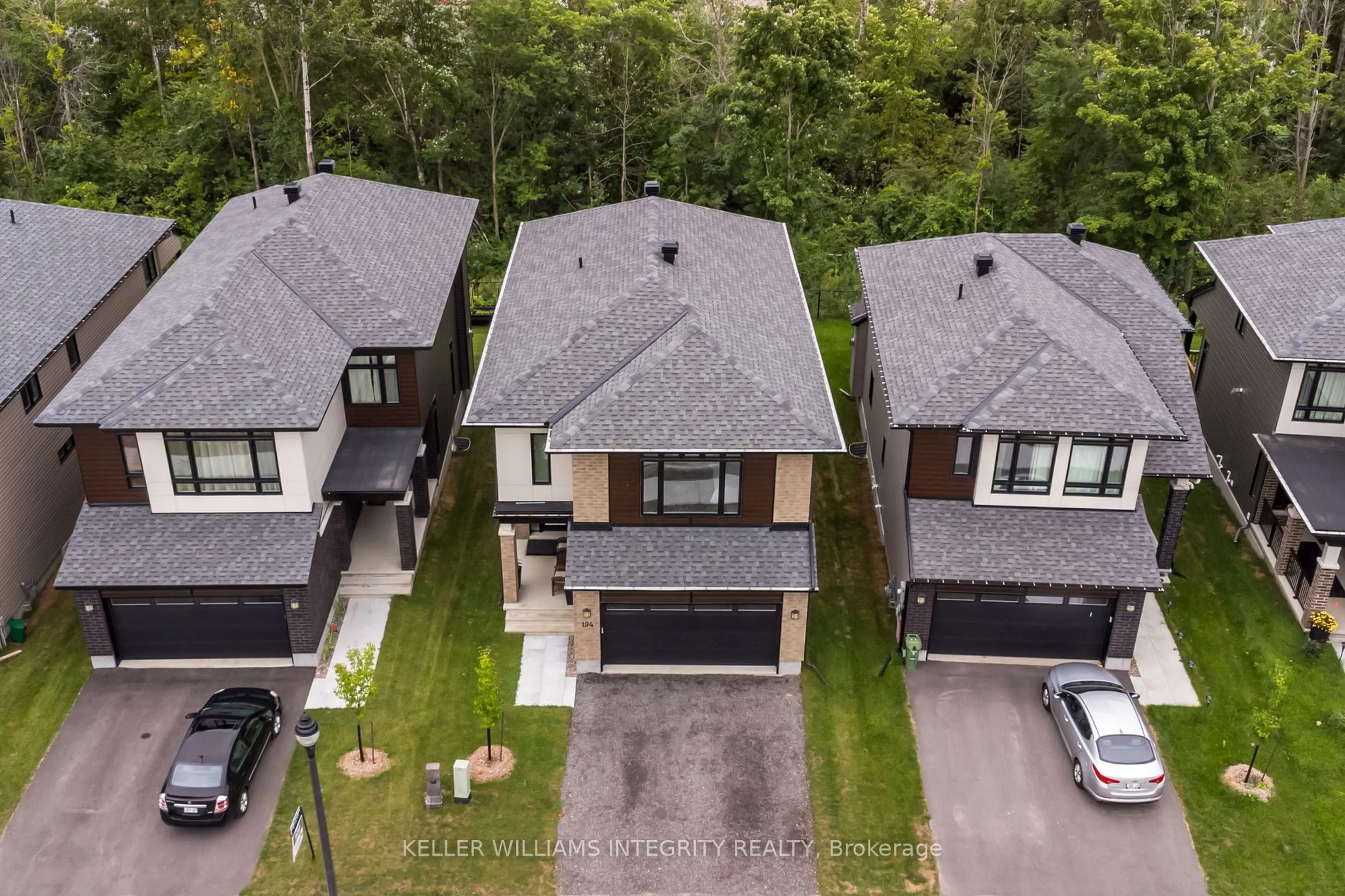 A pic from outside/outdoor area/front of a property/back of a property/a pic from drone, street for 194 Bristol Cres, North Grenville Ontario K0G 1J0