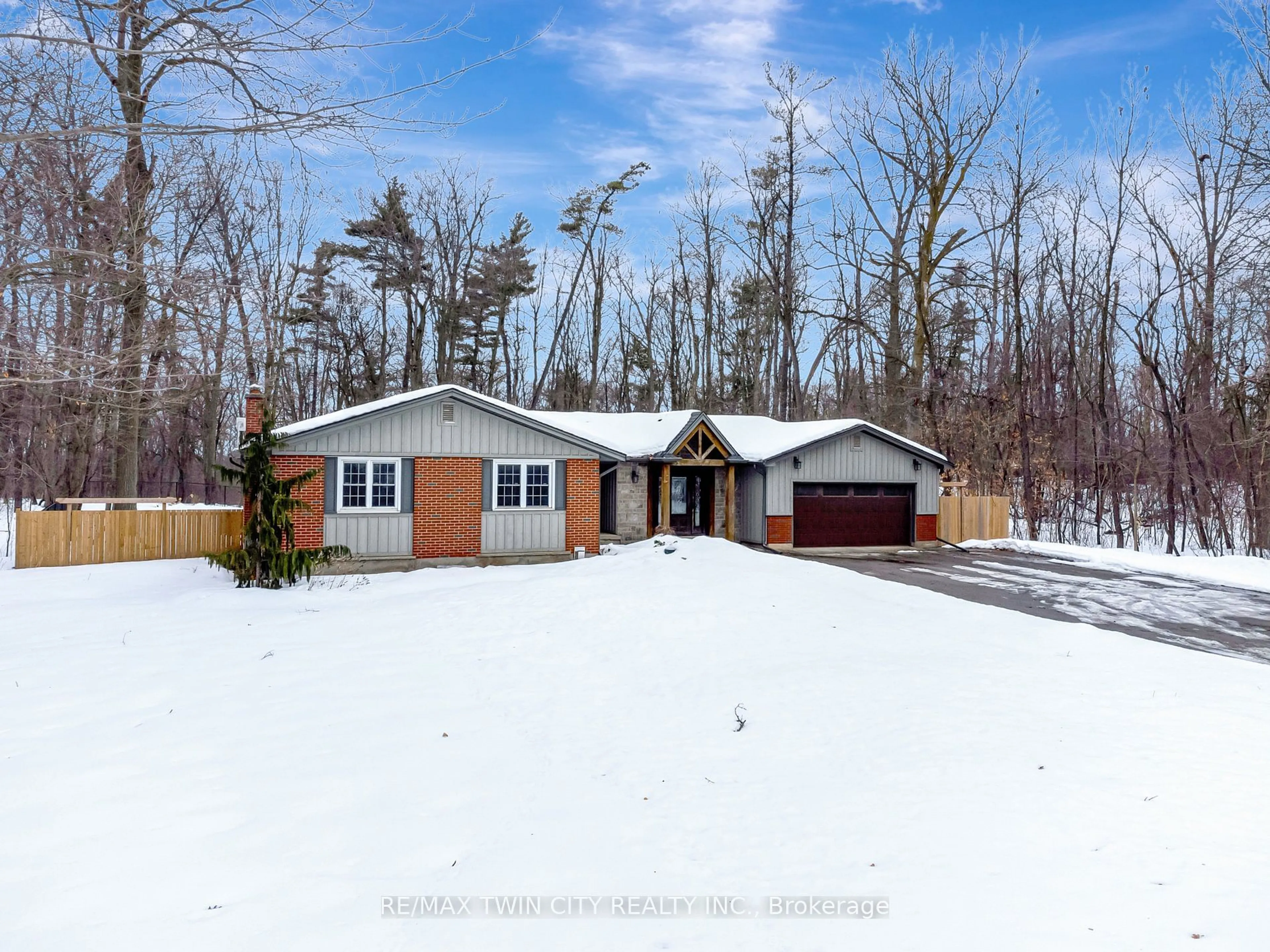 A pic from outside/outdoor area/front of a property/back of a property/a pic from drone, unknown for 1376 Cedar Creek Rd, North Dumfries Ontario N1R 5S5