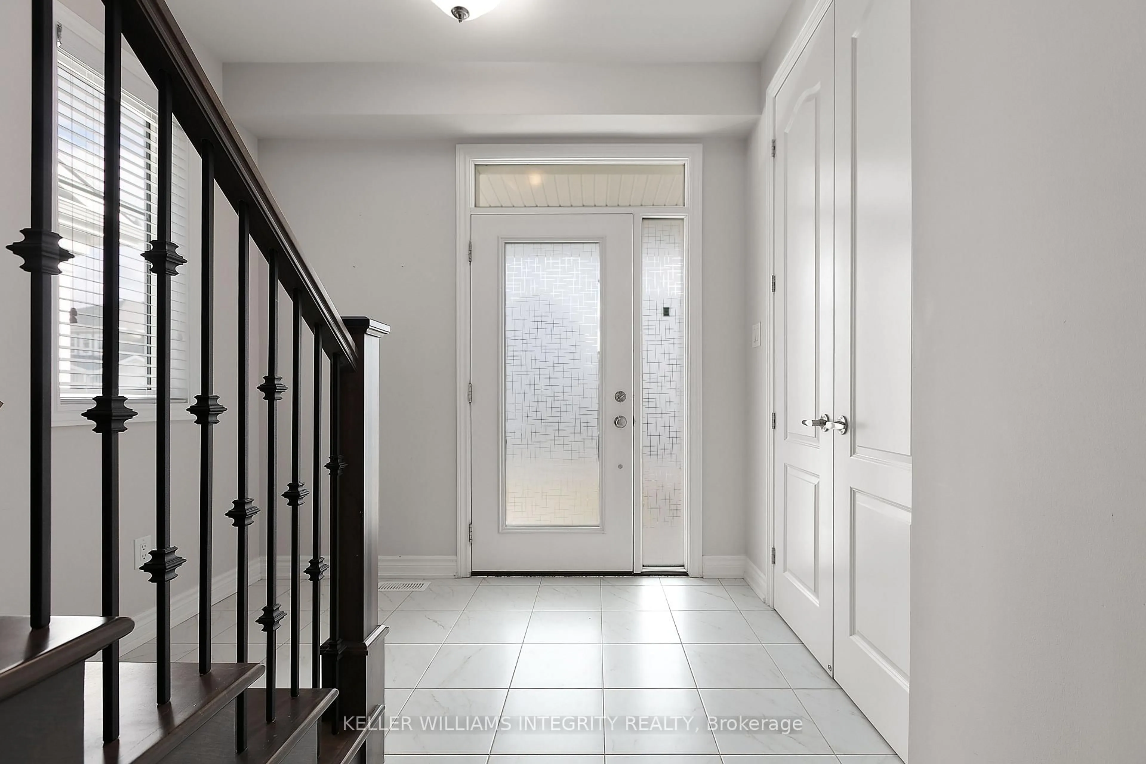 Indoor entryway for 191 Equitation Circ, Stittsville - Munster - Richmond Ontario K0A 2Z0