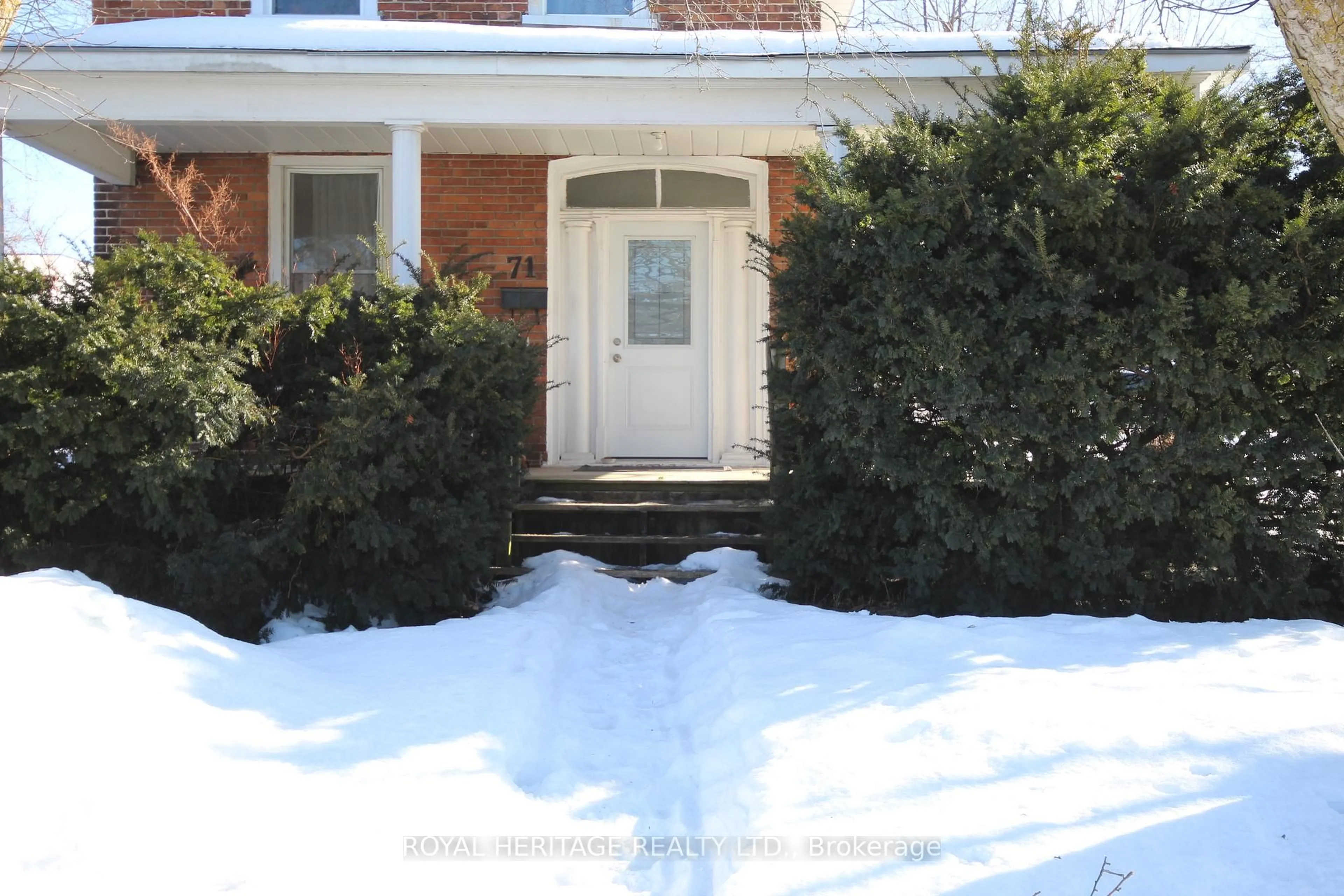 Indoor entryway for 71 Prince Edward St, Brighton Ontario K0K 1H0