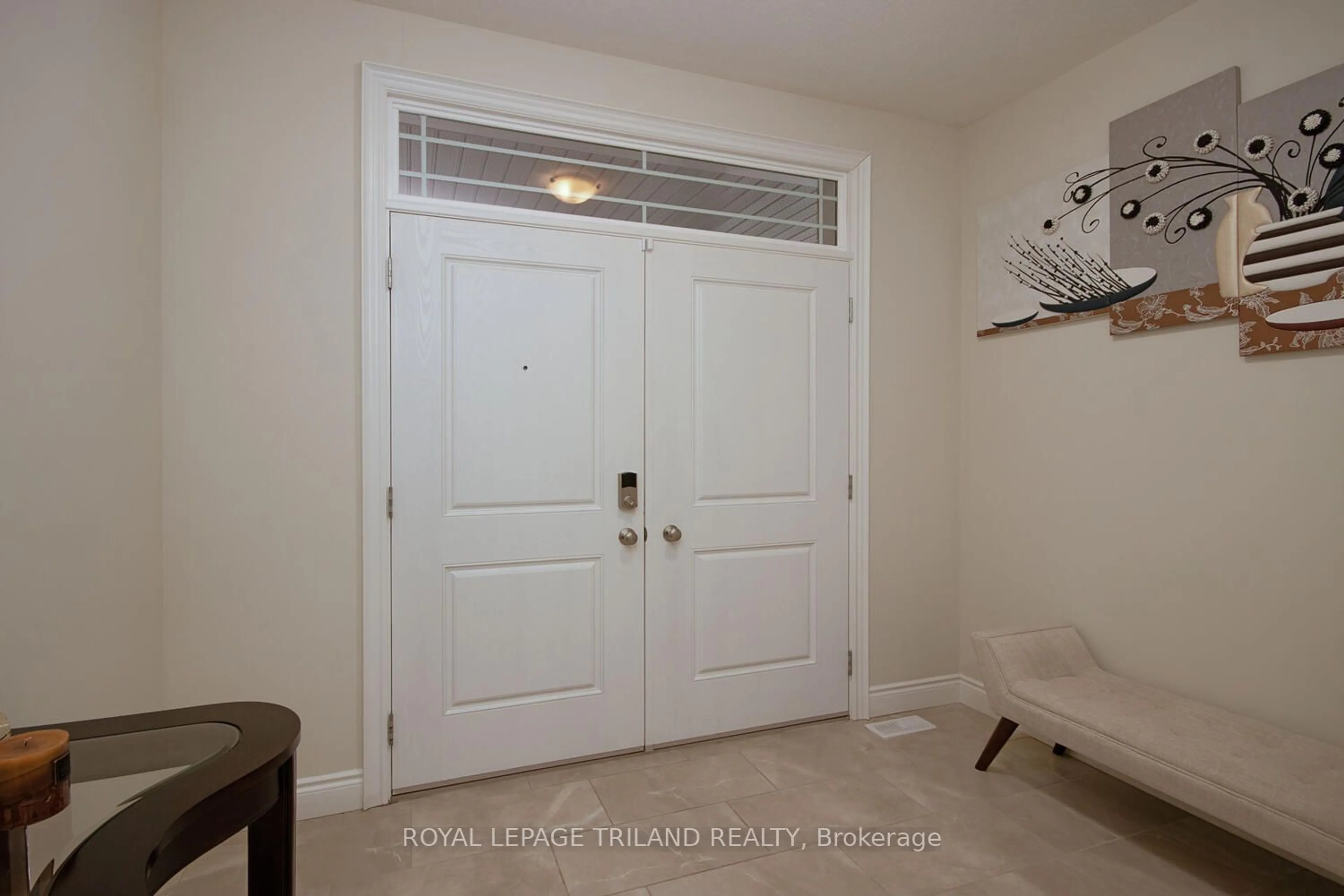 Indoor entryway for 2544 Holbrook Dr, London Ontario N6M 1G5