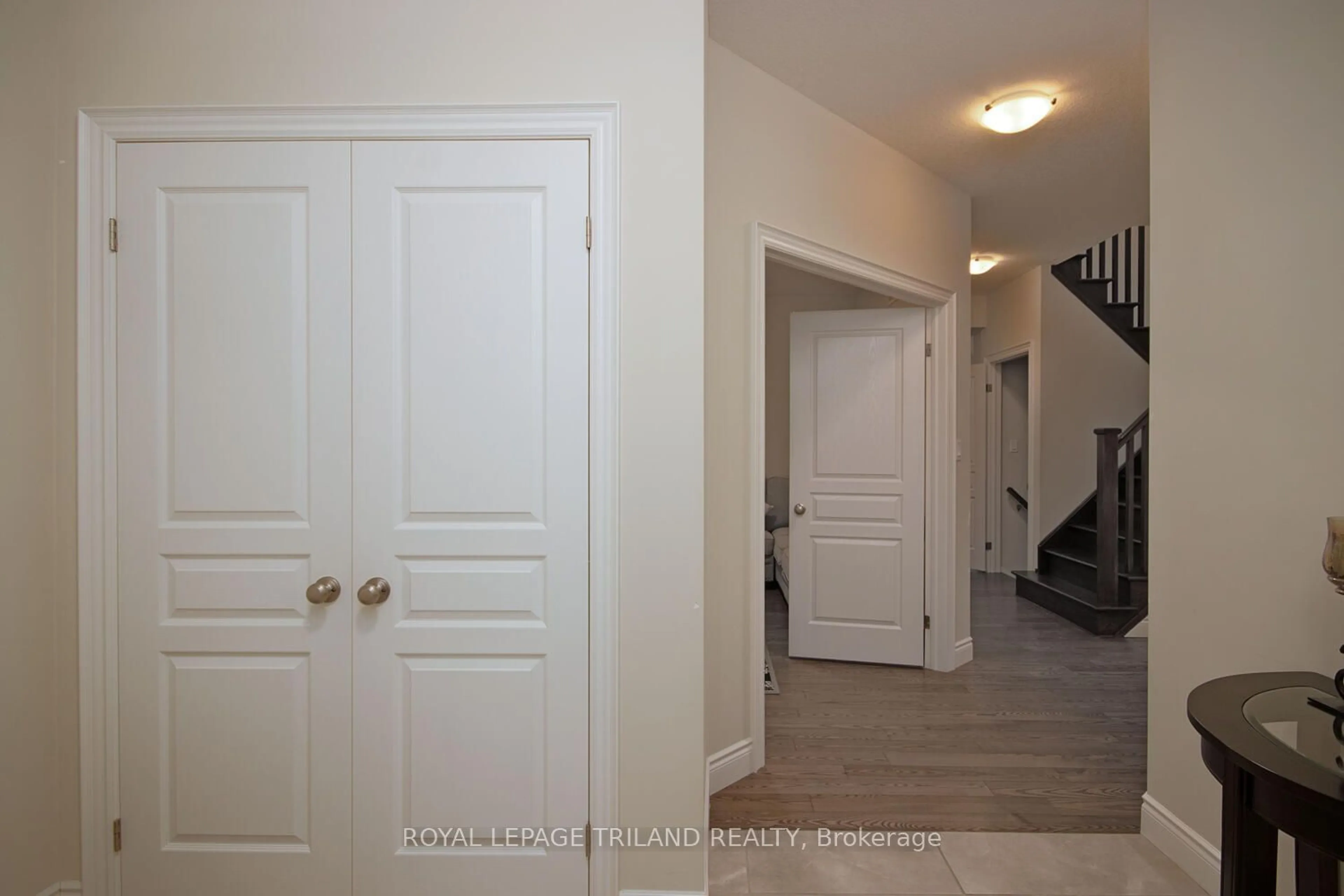 Indoor entryway for 2544 Holbrook Dr, London Ontario N6M 1G5