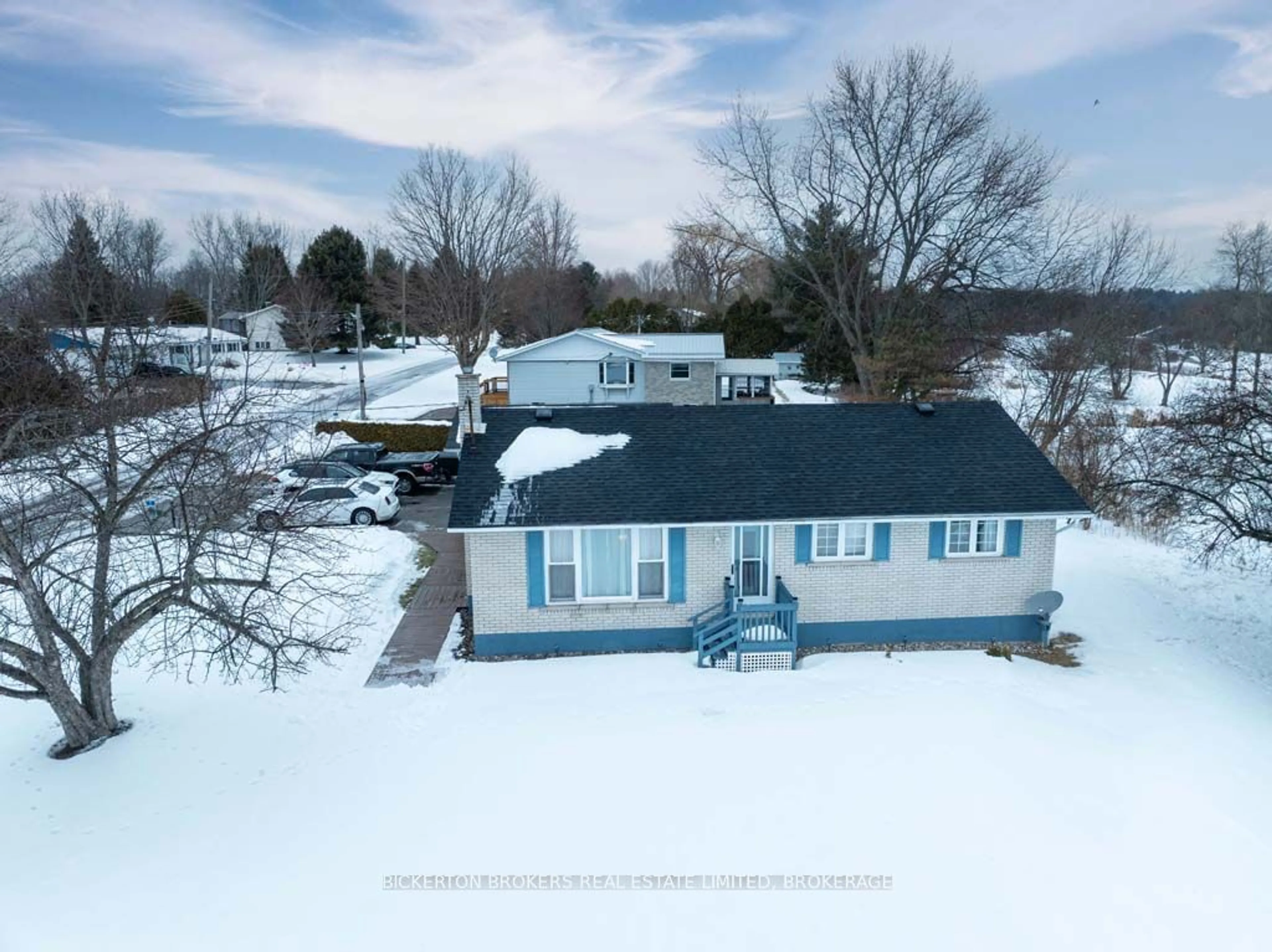 A pic from outside/outdoor area/front of a property/back of a property/a pic from drone, unknown for 11 Ferguson Lane, Leeds and the Thousand Islands Ontario K7G 2V5