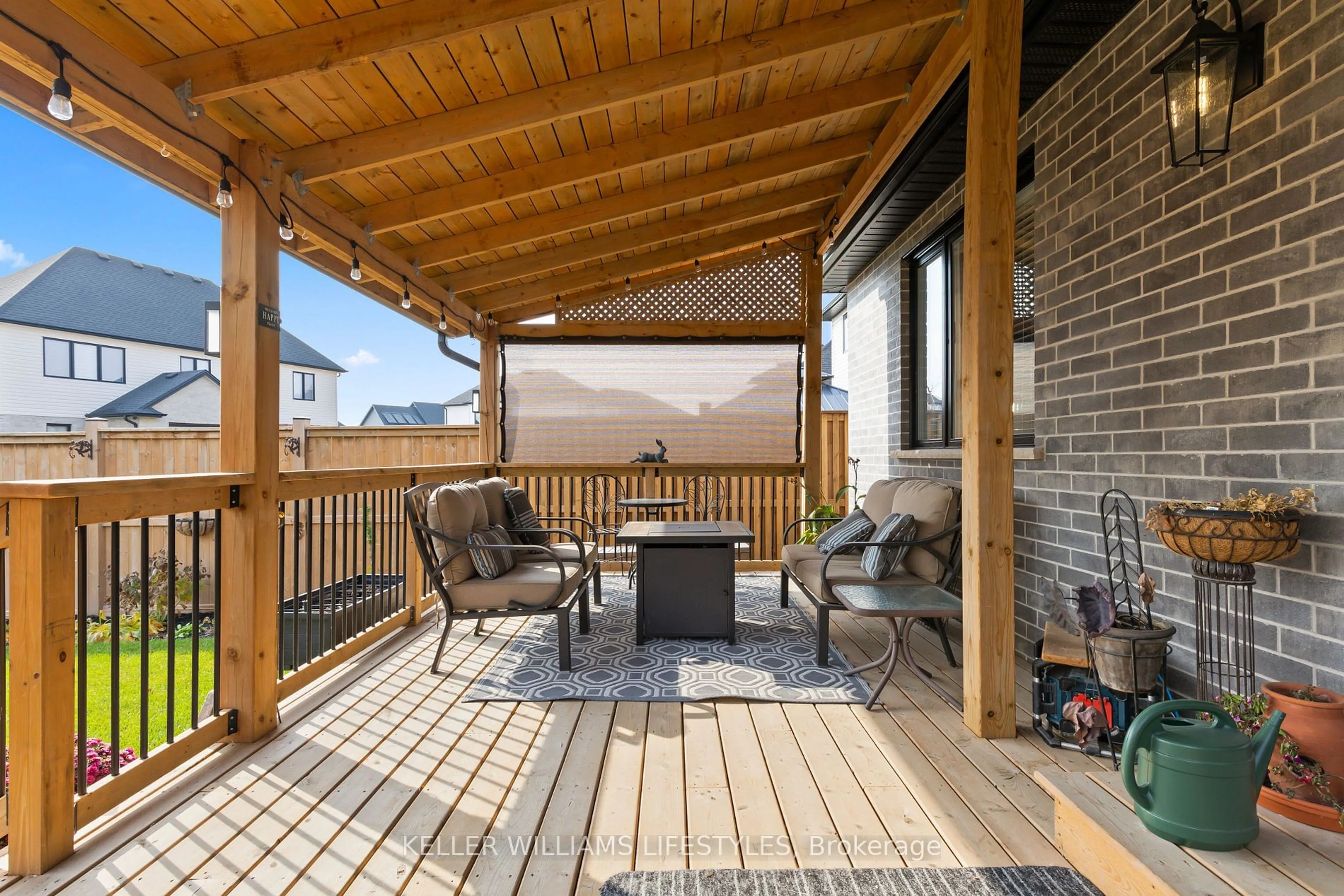 Patio, street for 114 ASPEN Circ, Thames Centre Ontario N0M 2P0