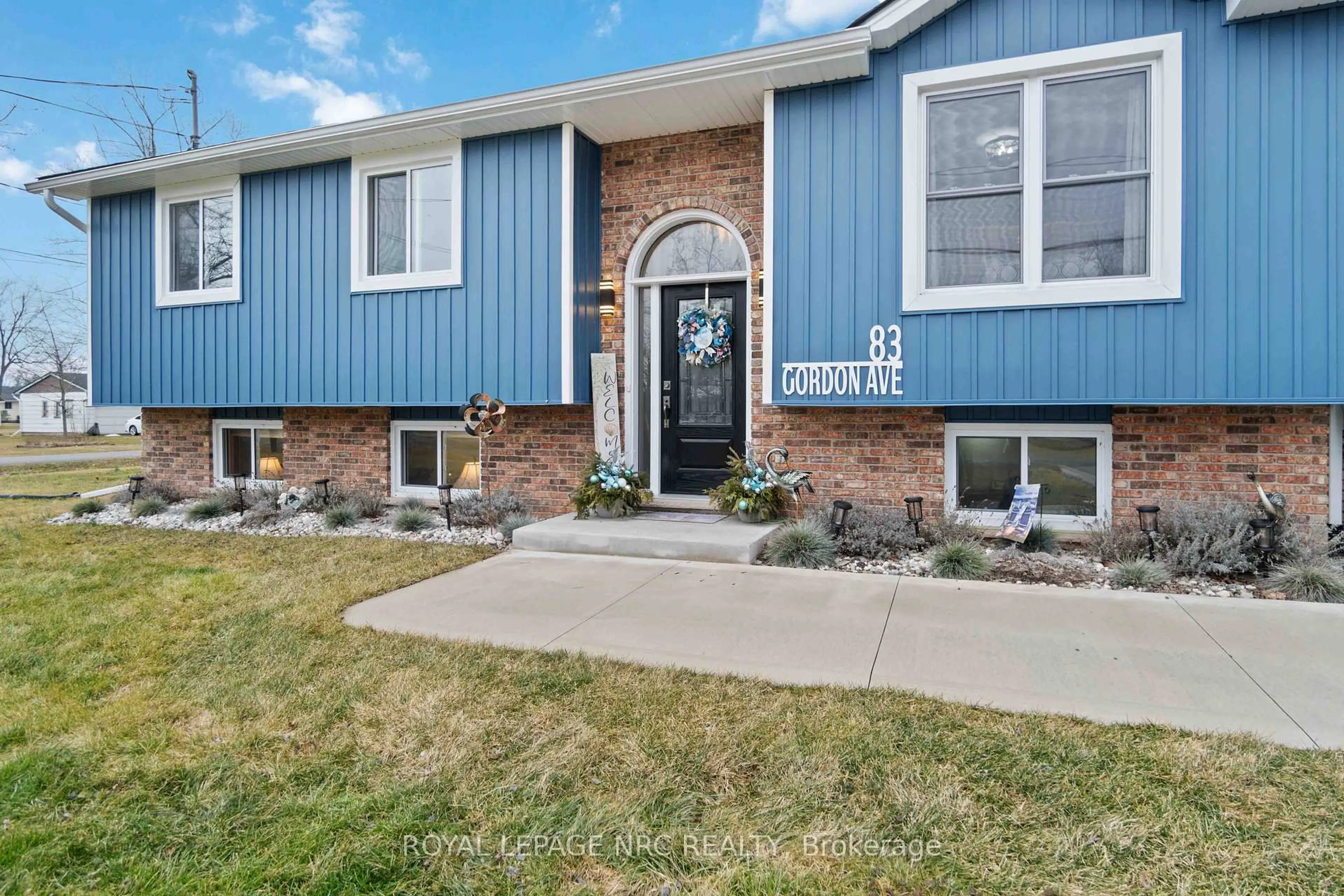 Home with vinyl exterior material, street for 83 Gordon Ave, Fort Erie Ontario L0S 1N0