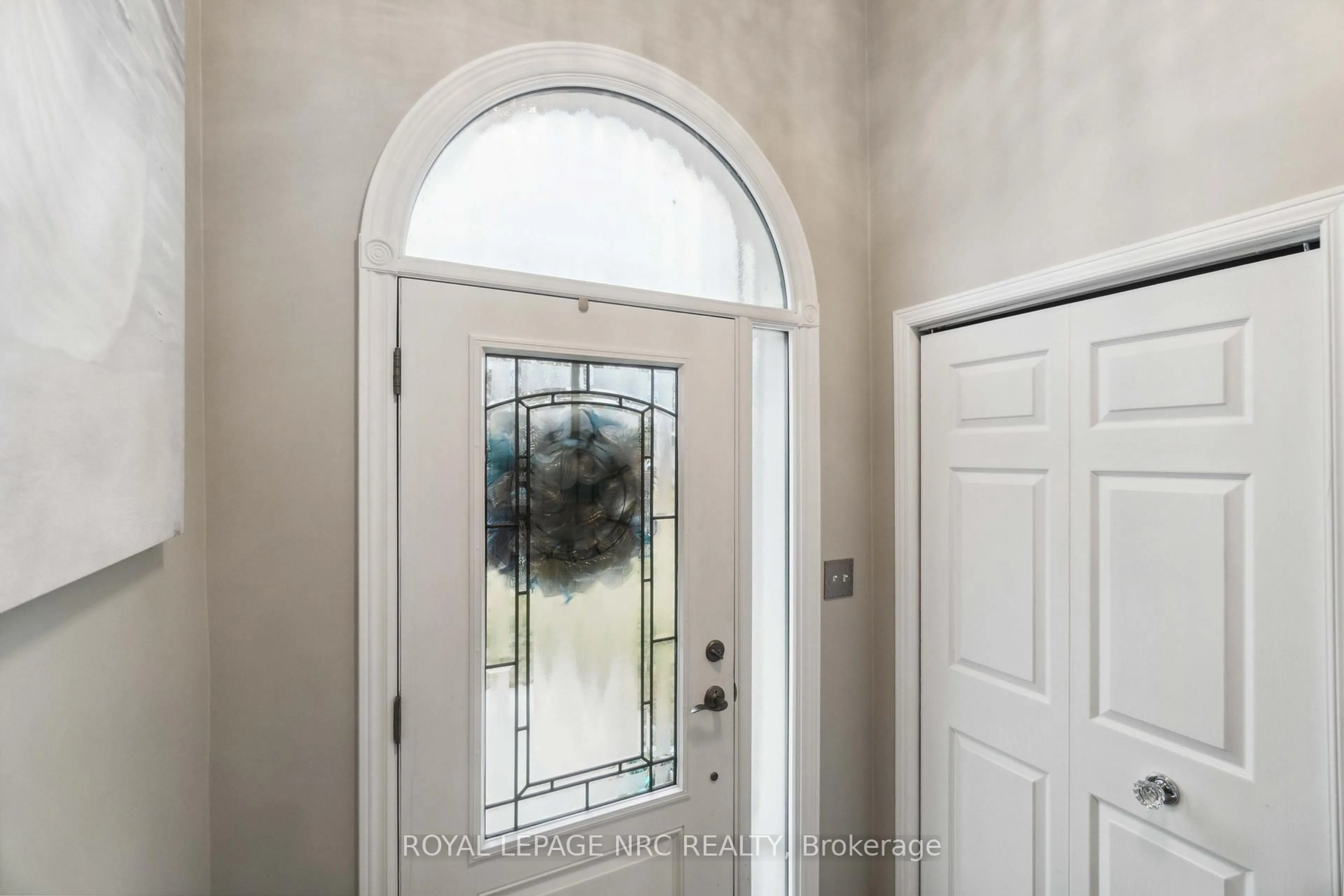Indoor entryway for 83 Gordon Ave, Fort Erie Ontario L0S 1N0