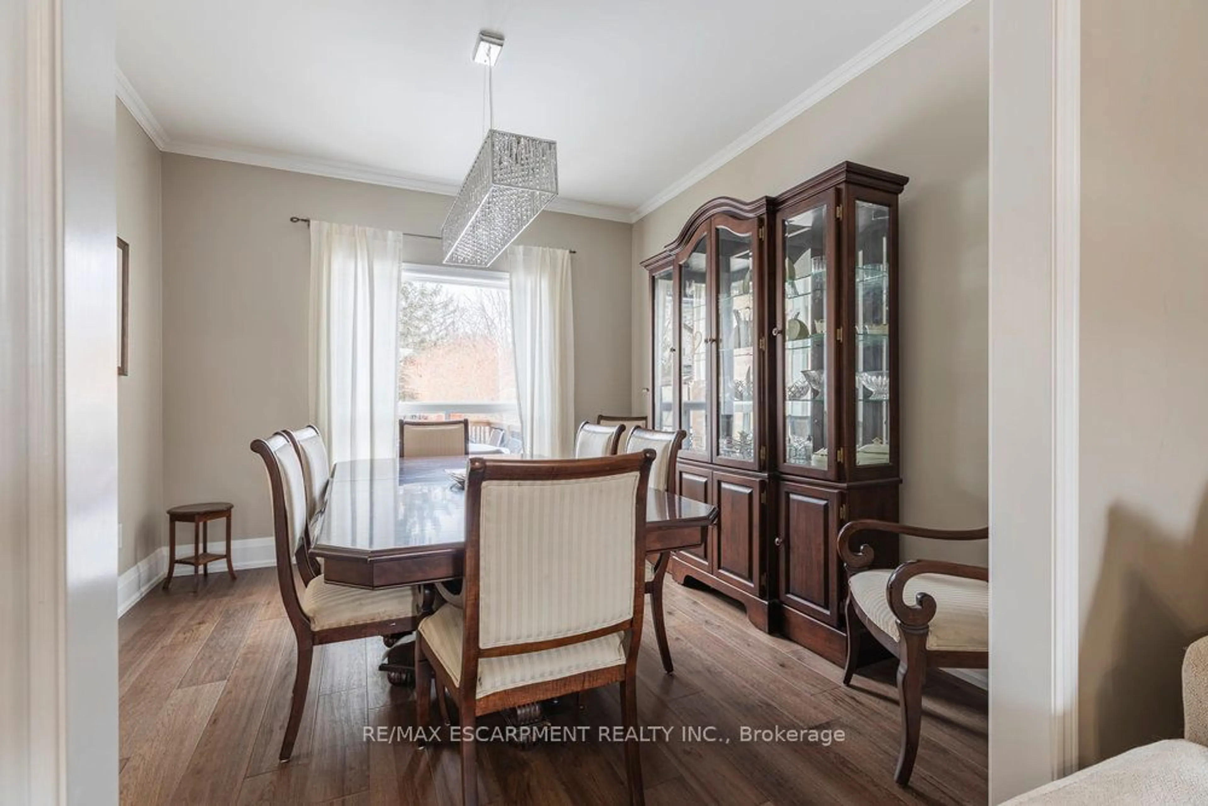 Dining room, wood/laminate floor for 49 Winegarden Tr, Hamilton Ontario L9H 7M1