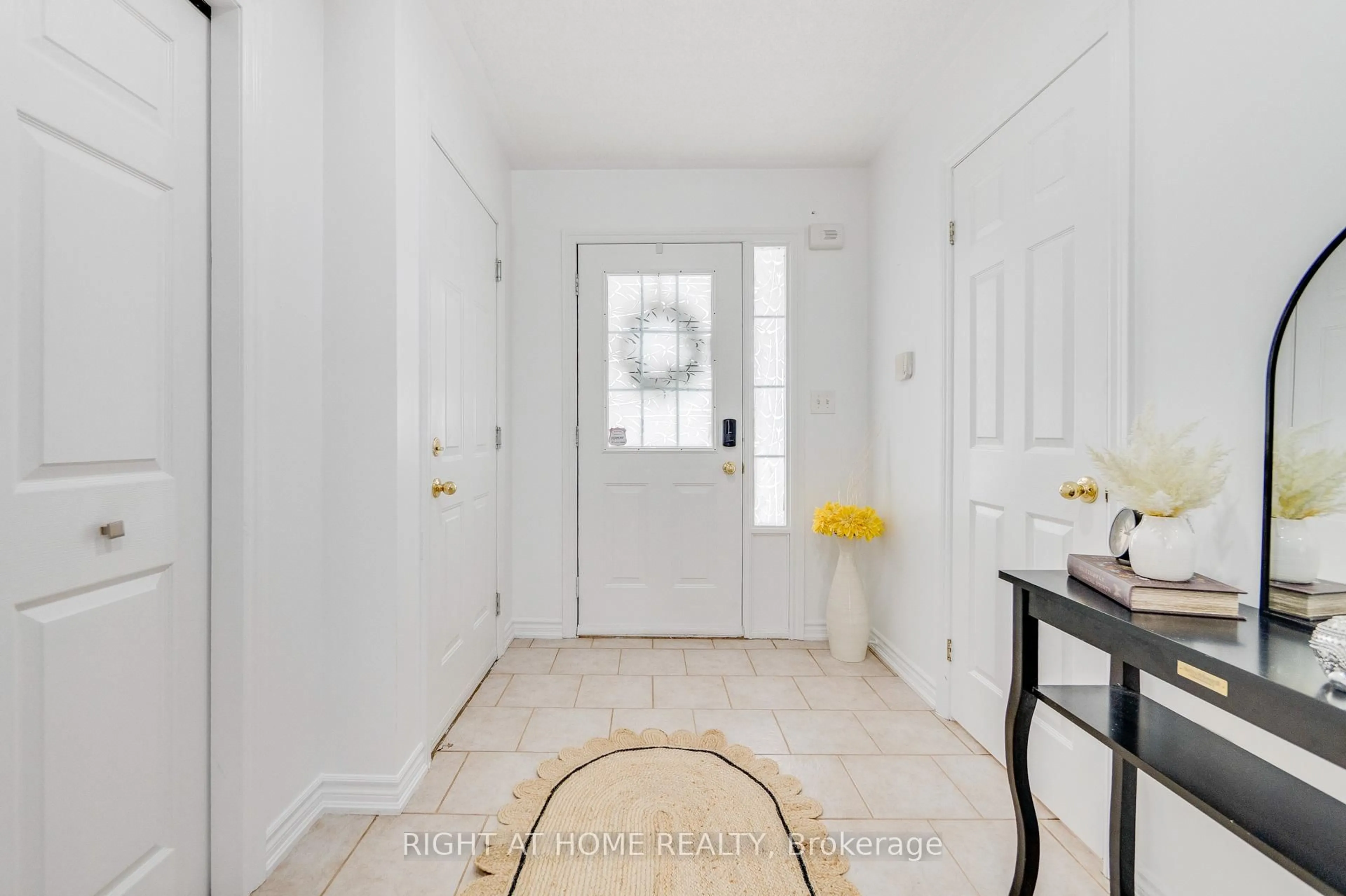 Indoor entryway for 81 Kendrick Crt, Hamilton Ontario L9G 5A5