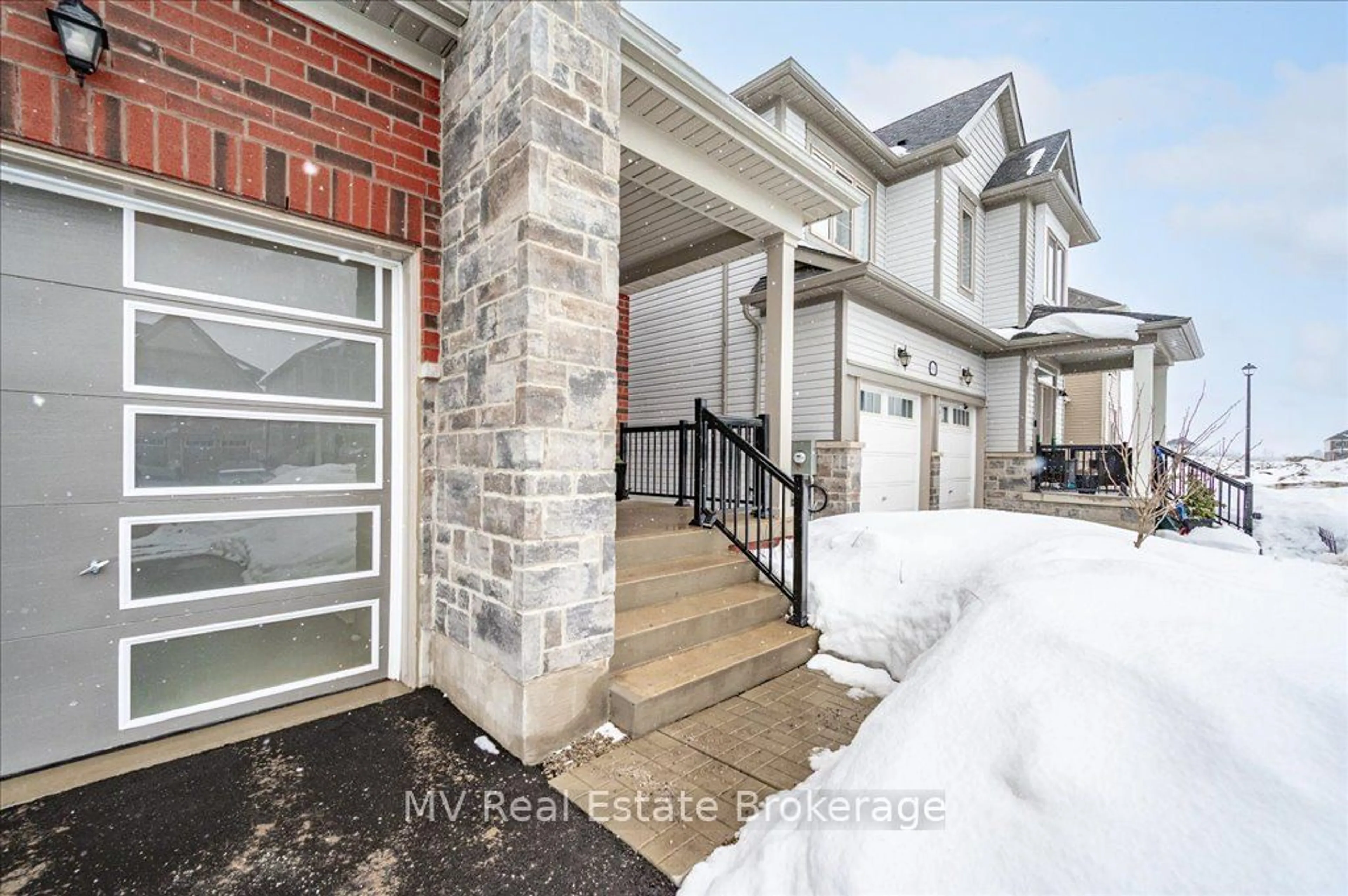 Indoor entryway for 82 Spicer St, Centre Wellington Ontario N1M 0H7