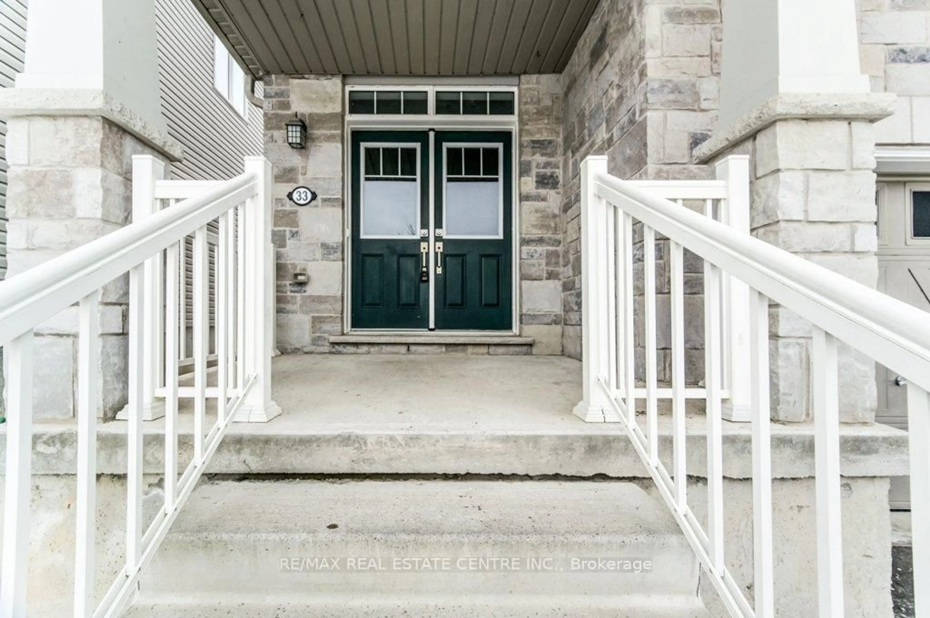 Indoor entryway for 33 Sumac Dr, Haldimand Ontario N3W 0C2