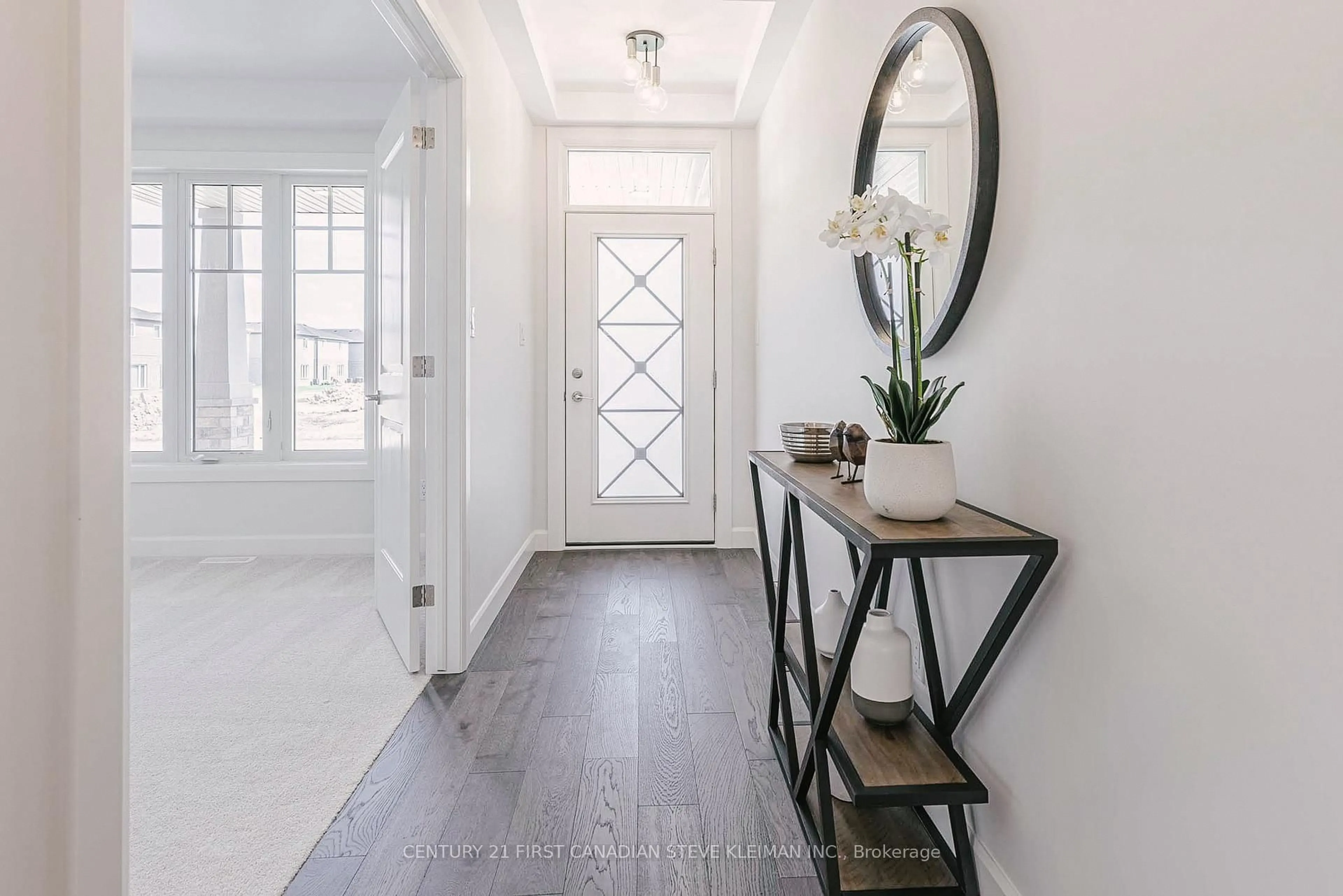 Indoor entryway for 2650 Buroak Dr #16, London Ontario N6G 5B6