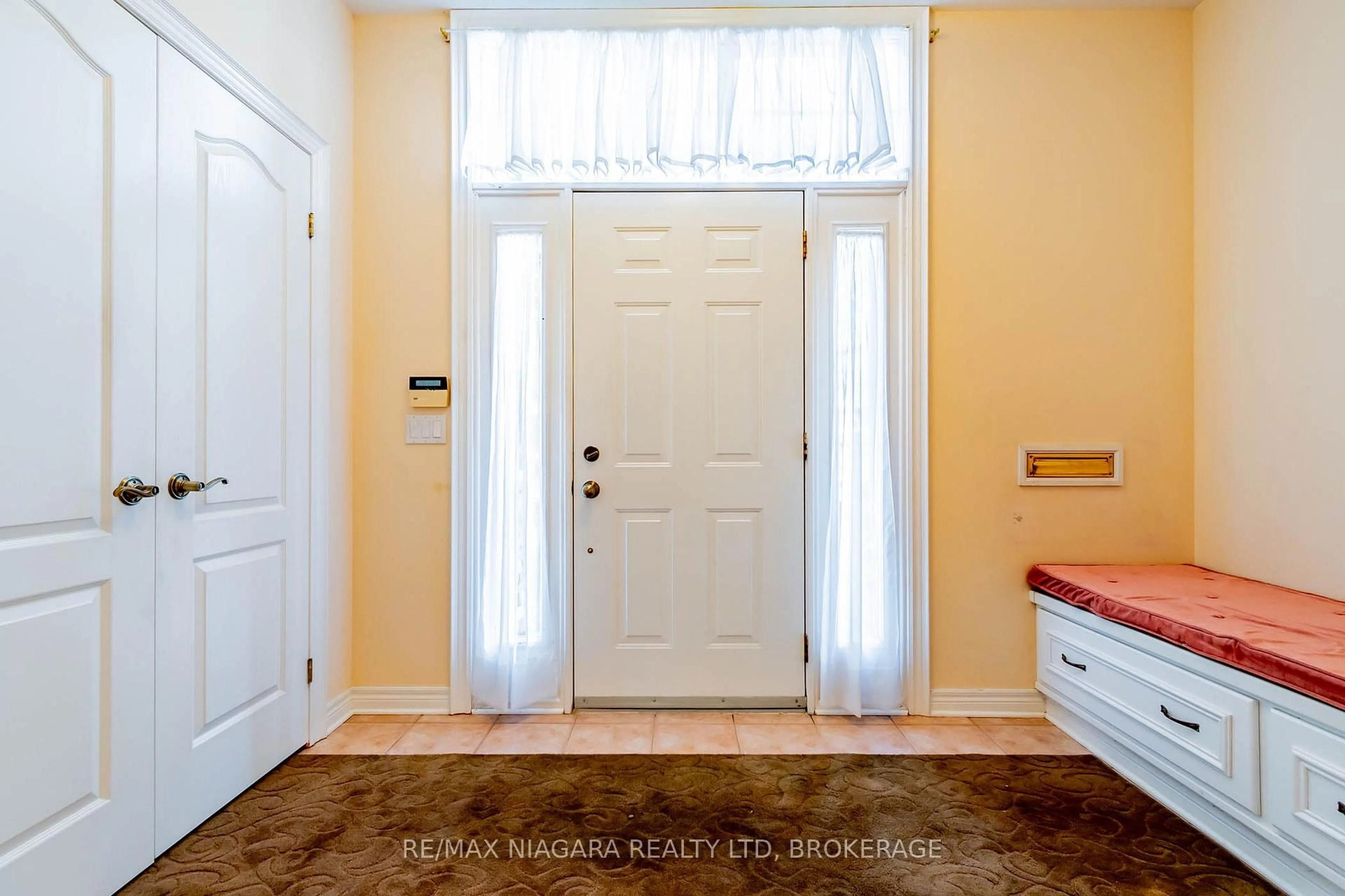 Indoor entryway for 47 Sculler's Way, St. Catharines Ontario L2N 7S9