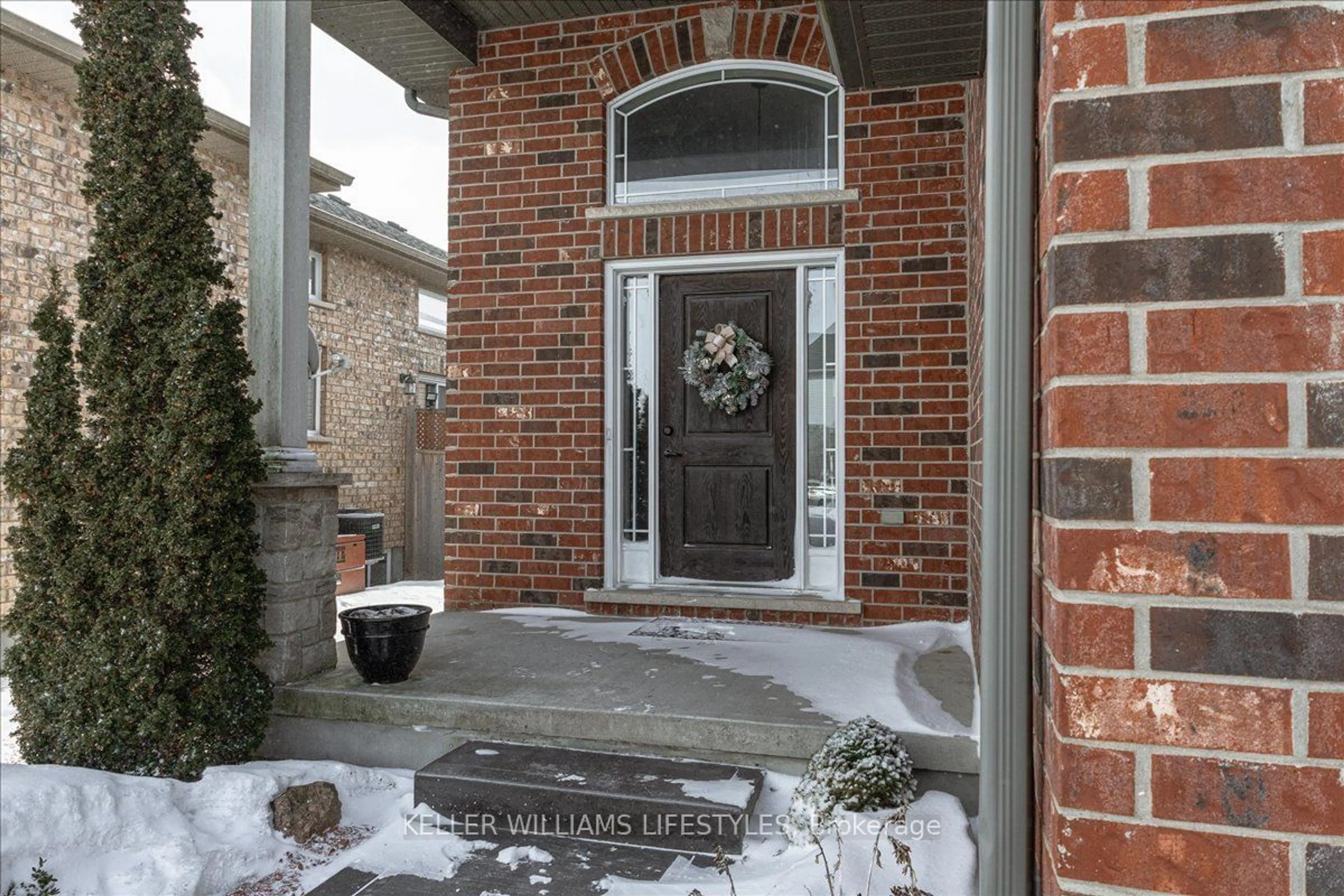 Indoor entryway for 26 Elliott Tr, Thames Centre Ontario N0M 2P0