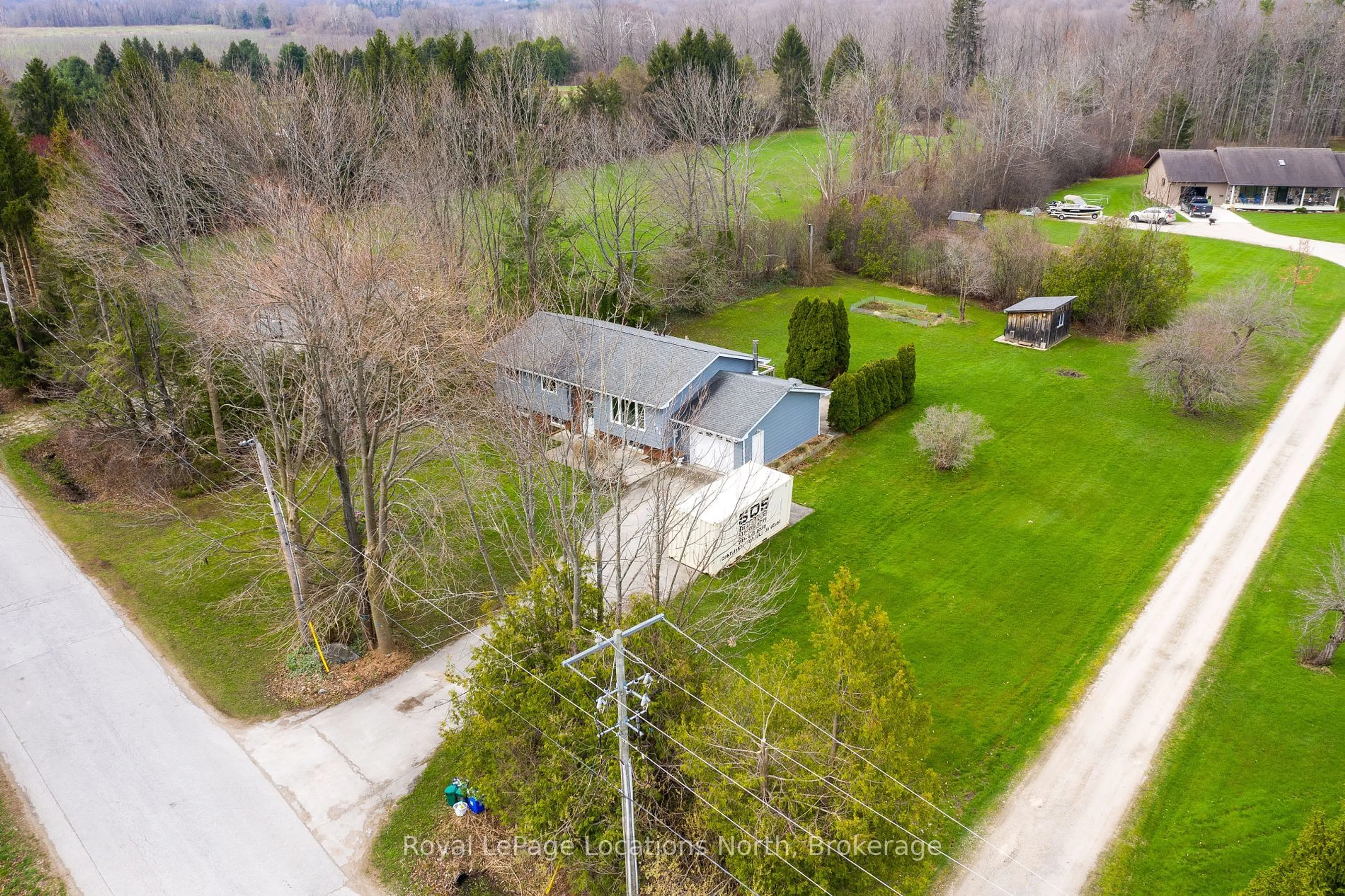 A pic from outside/outdoor area/front of a property/back of a property/a pic from drone, unknown for 194 Centre St, Meaford Ontario N4L 1E8