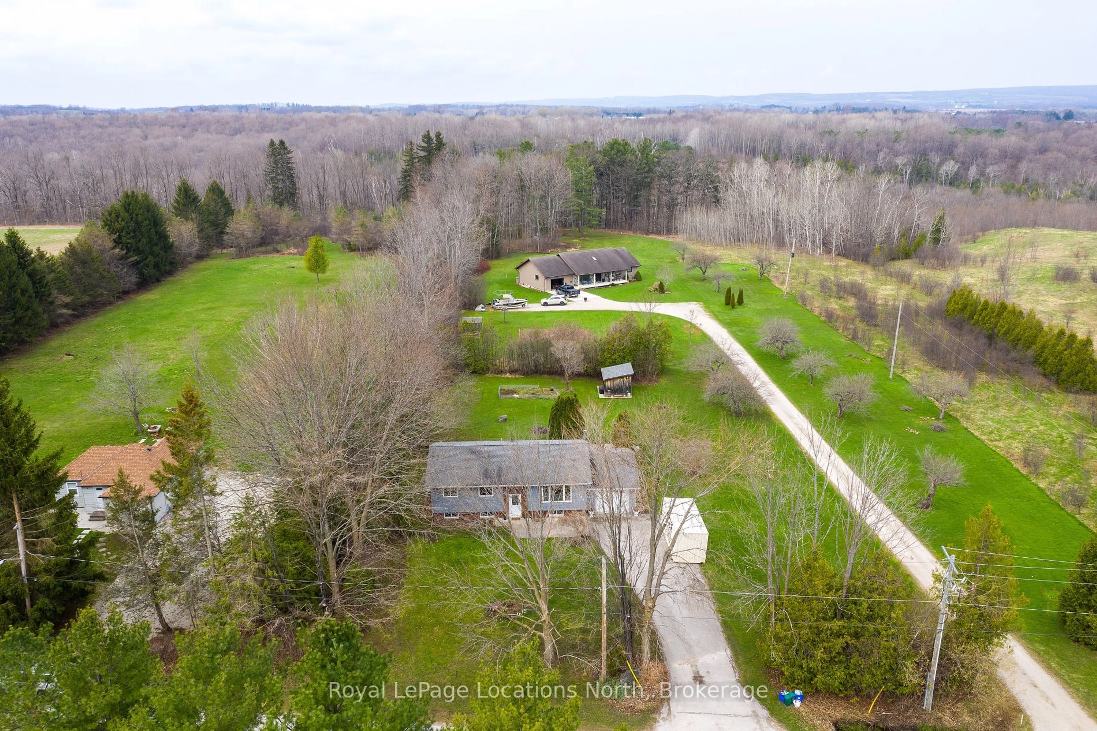 A pic from outside/outdoor area/front of a property/back of a property/a pic from drone, water/lake/river/ocean view for 194 Centre St, Meaford Ontario N4L 1E8