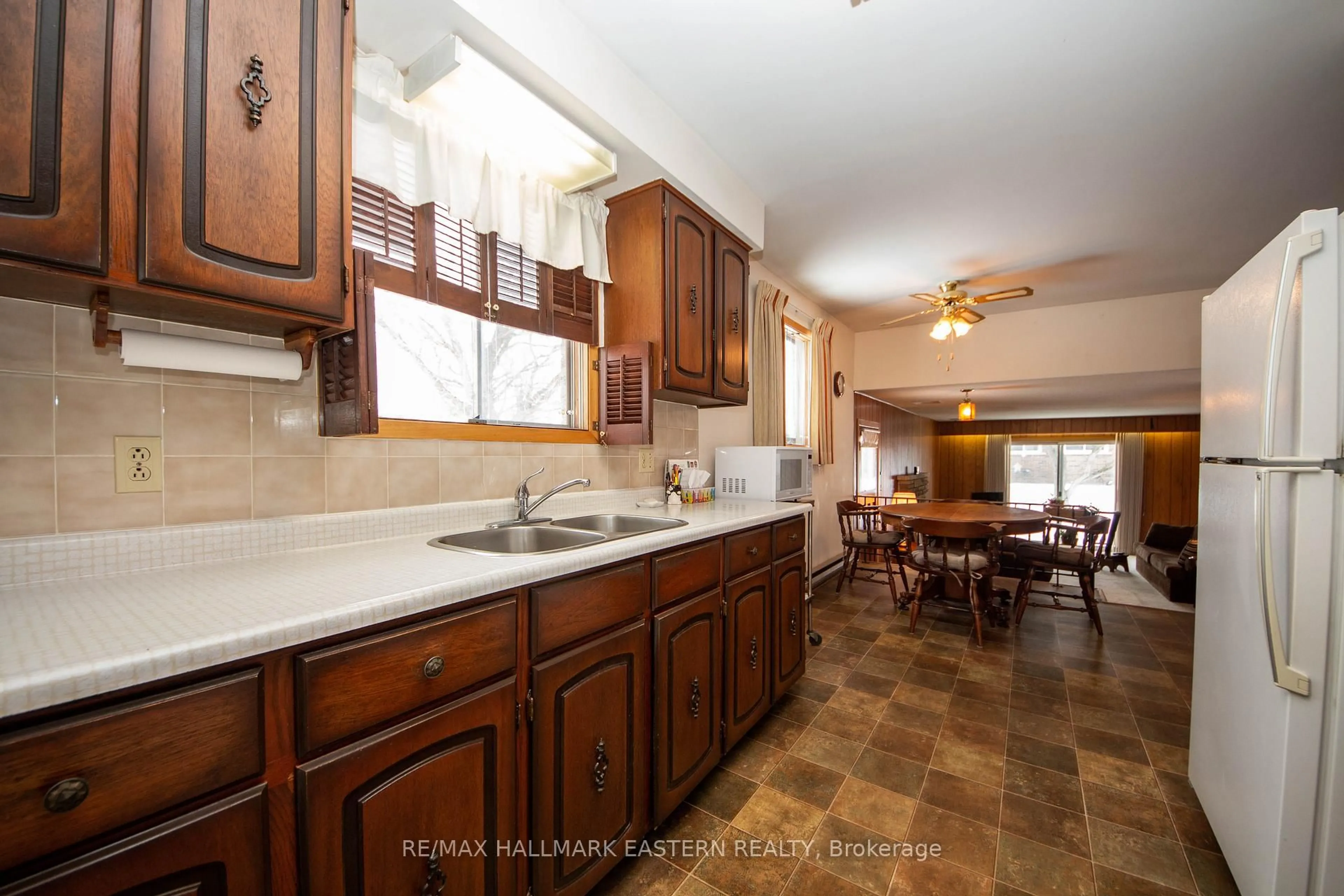 Standard kitchen, ceramic/tile floor for 31 Redwing St, Kawartha Lakes Ontario K9V 4T4