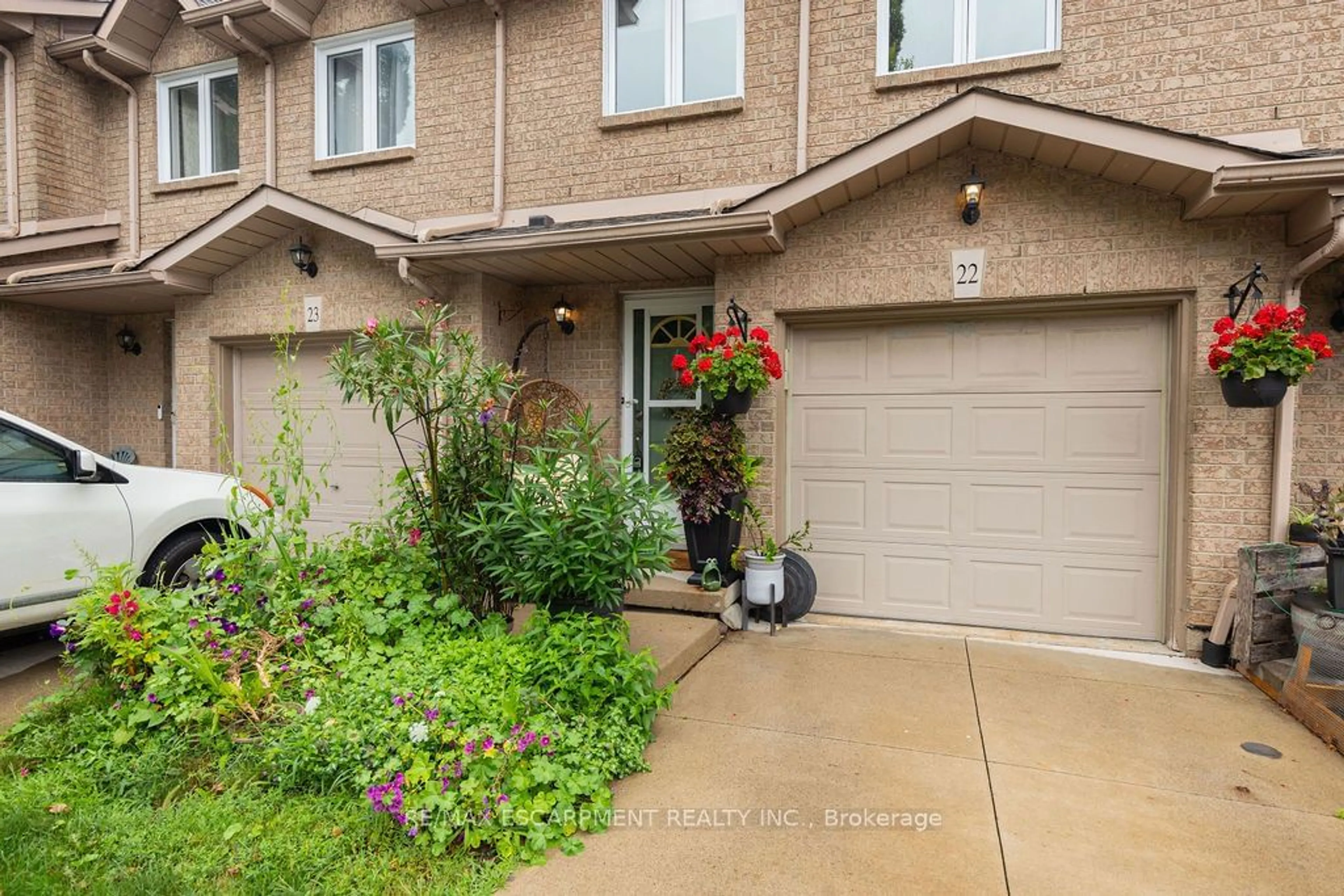 Patio, street for 1809 Upper Wentworth St #22, Hamilton Ontario L9B 2R9