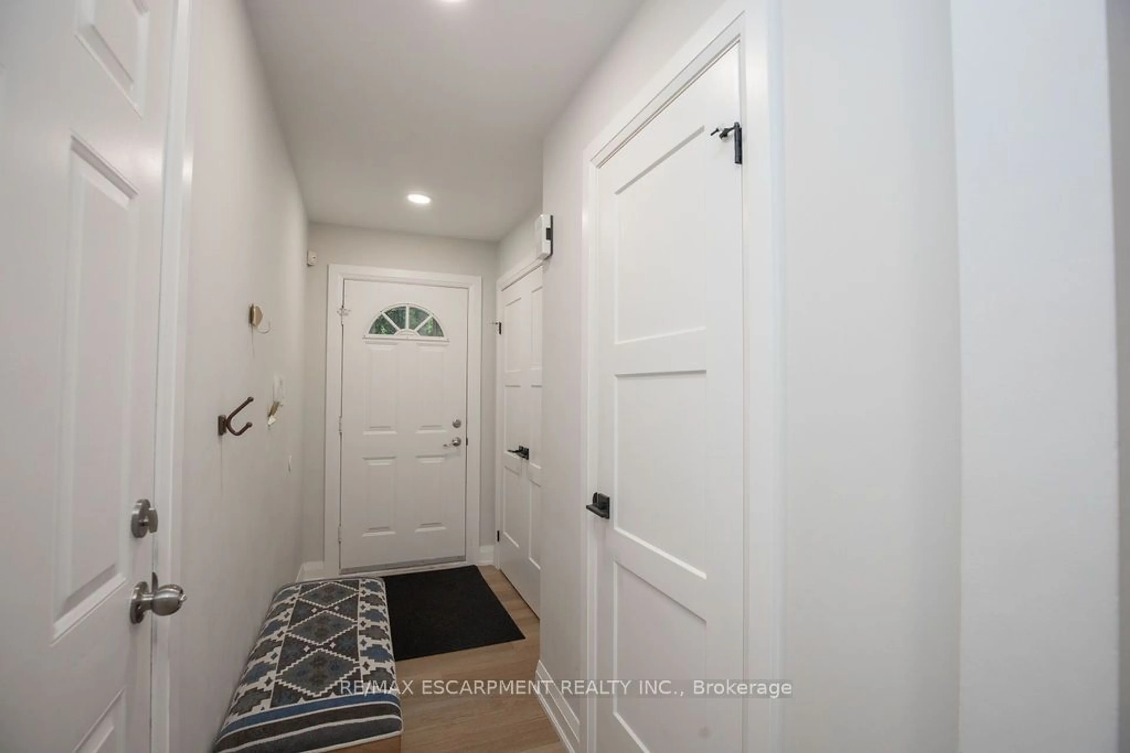 Indoor entryway for 1809 Upper Wentworth St #22, Hamilton Ontario L9B 2R9