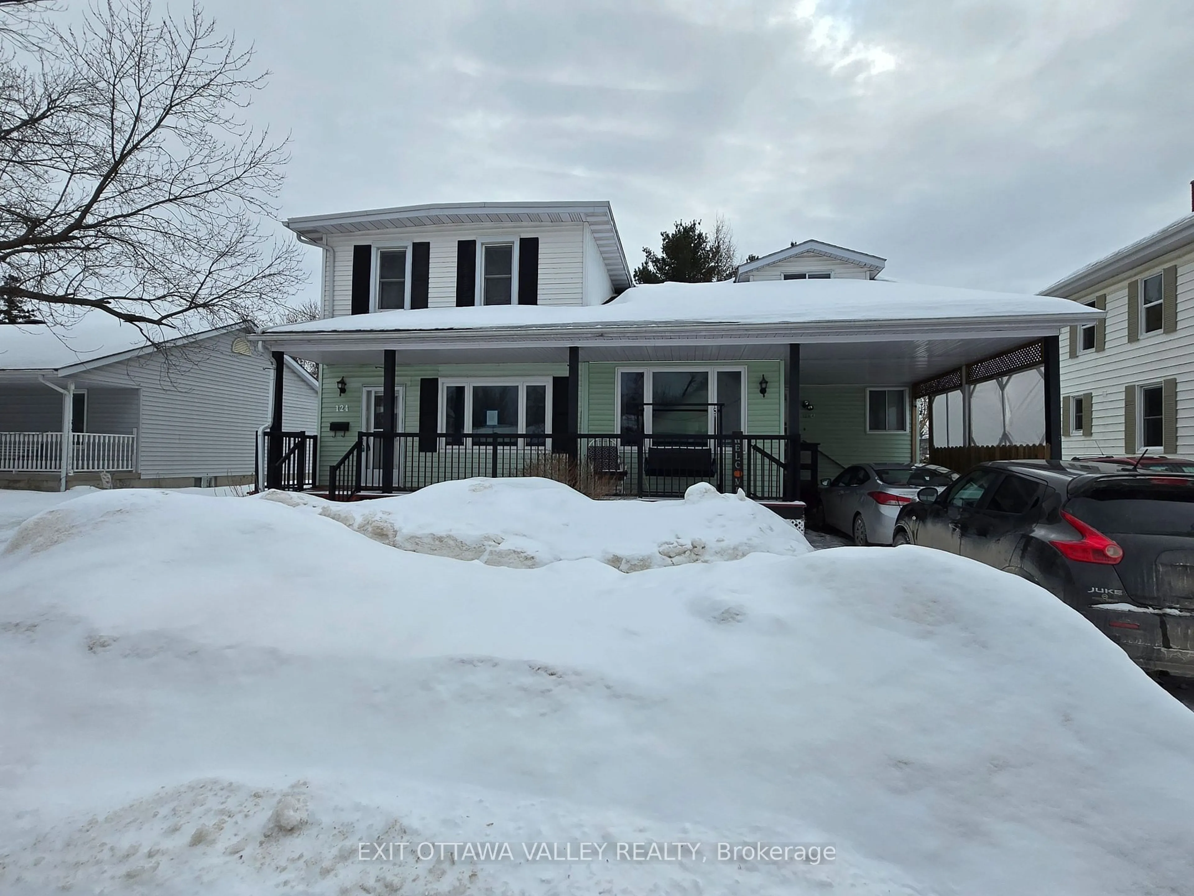 A pic from outside/outdoor area/front of a property/back of a property/a pic from drone, street for 124 Dickson St, Pembroke Ontario K8A 2W9