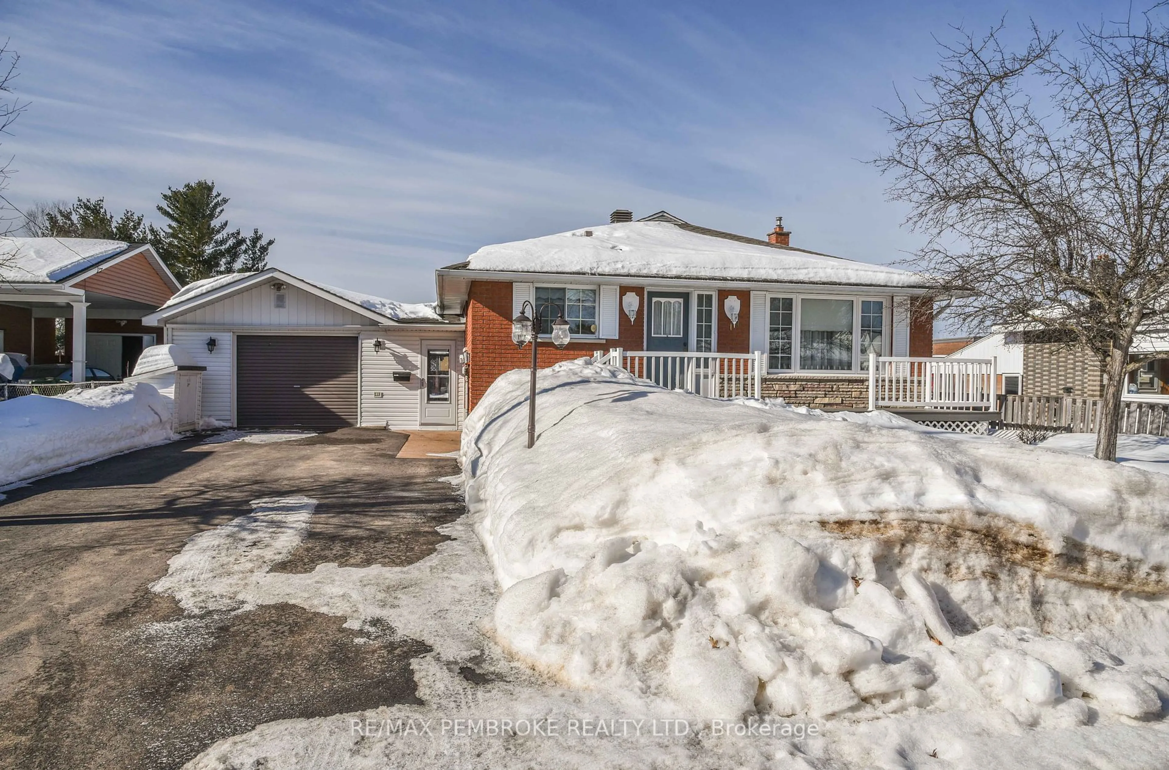 A pic from outside/outdoor area/front of a property/back of a property/a pic from drone, street for 19 Ethel St, Petawawa Ontario K8H 2B9