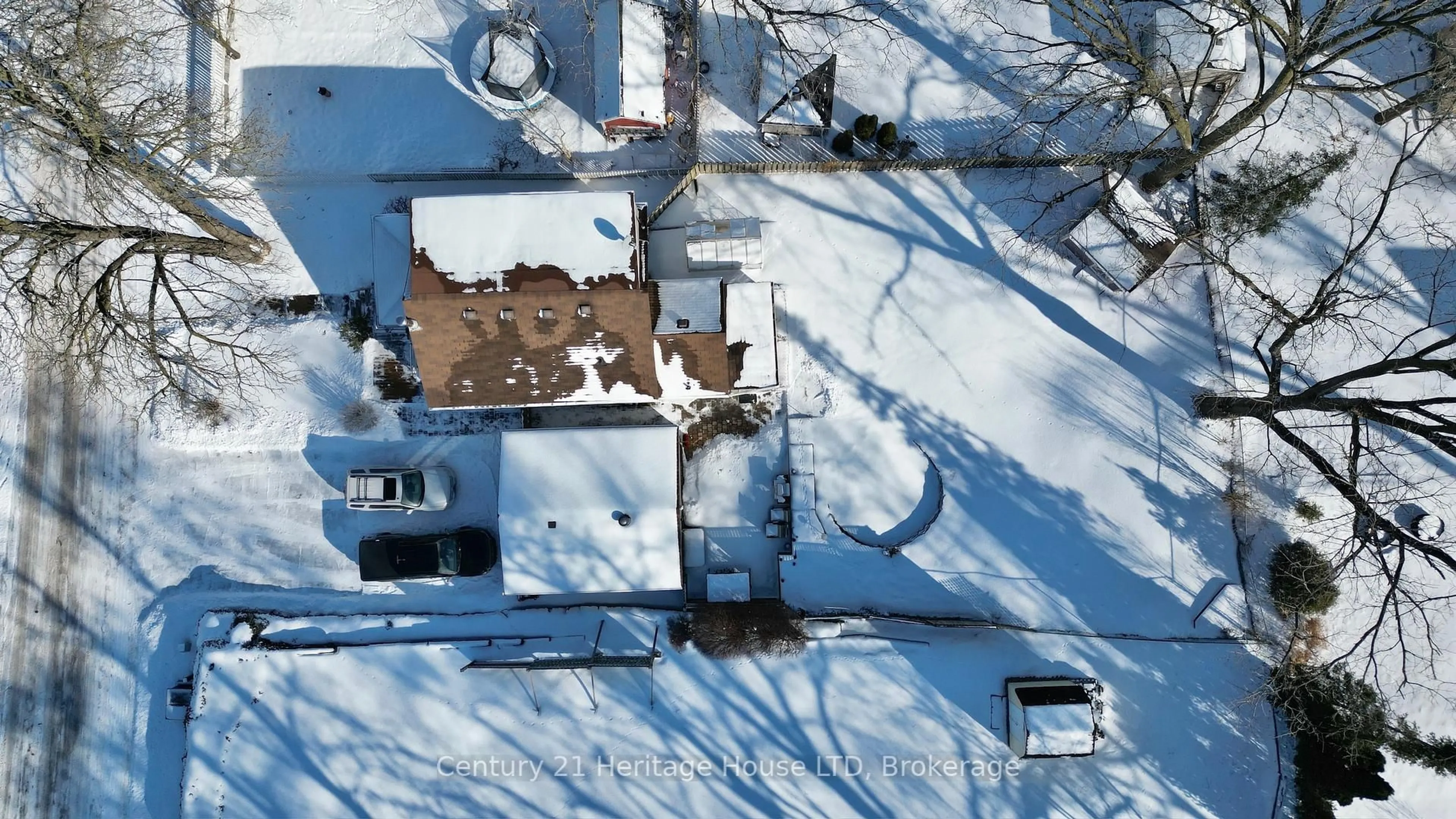 A pic from outside/outdoor area/front of a property/back of a property/a pic from drone, building for 25 Highlander St St, Niagara-on-the-Lake Ontario L0S 1L0