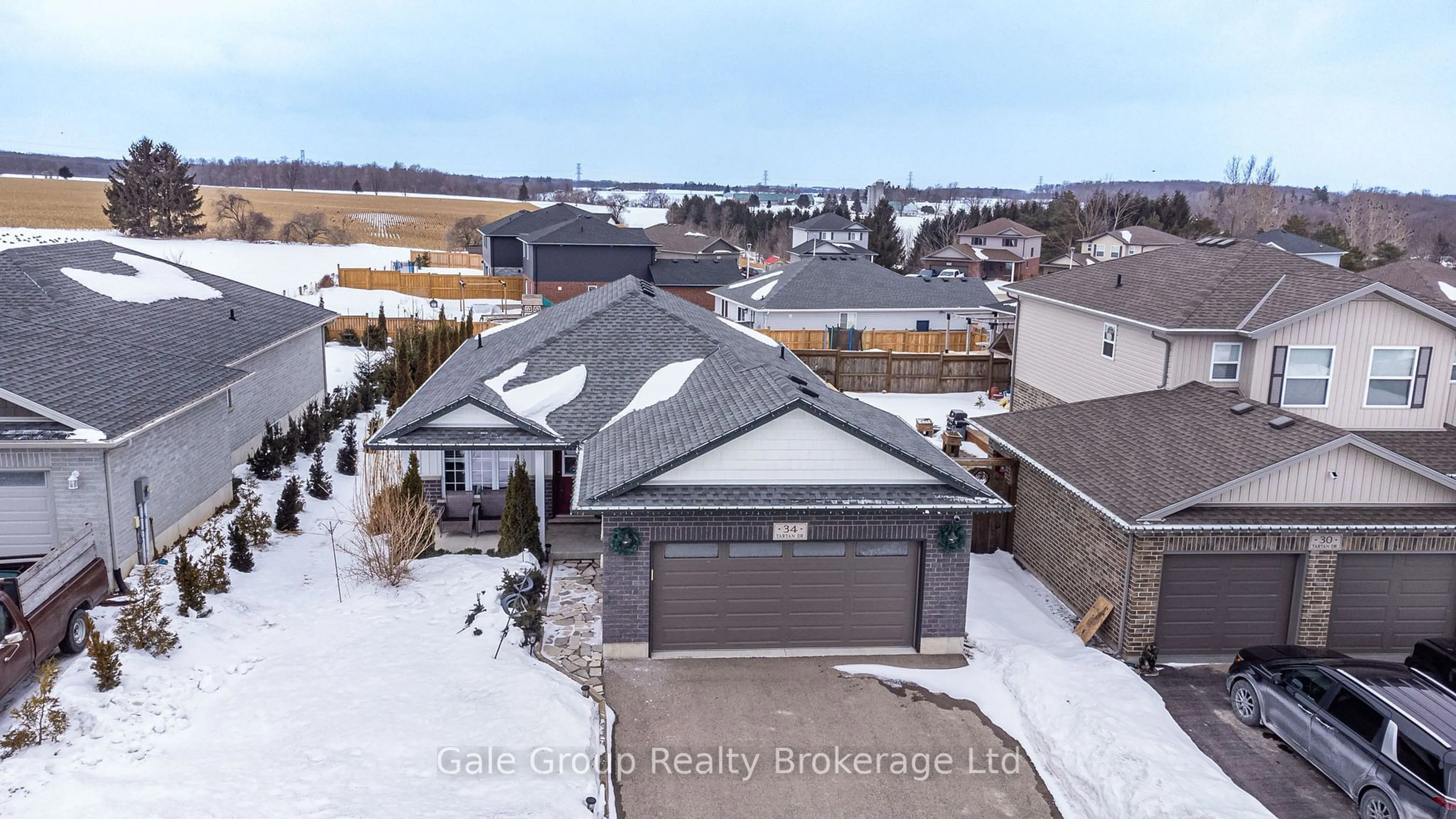 A pic from outside/outdoor area/front of a property/back of a property/a pic from drone, unknown for 34 TARTAN Dr, Zorra Ontario N0J 1J0