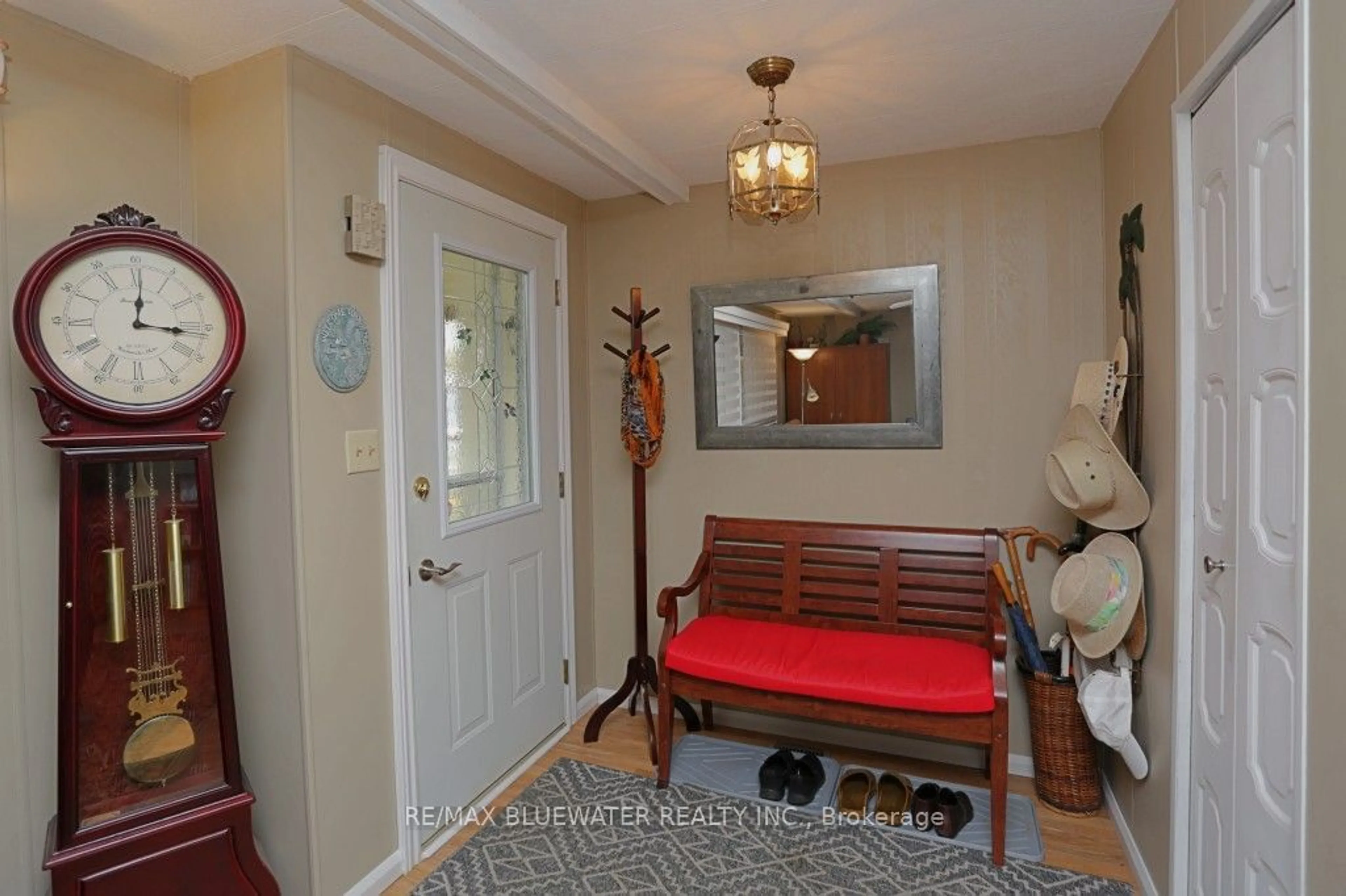 Indoor entryway for 83 Dunes Dr, Lambton Shores Ontario N0M 1T0