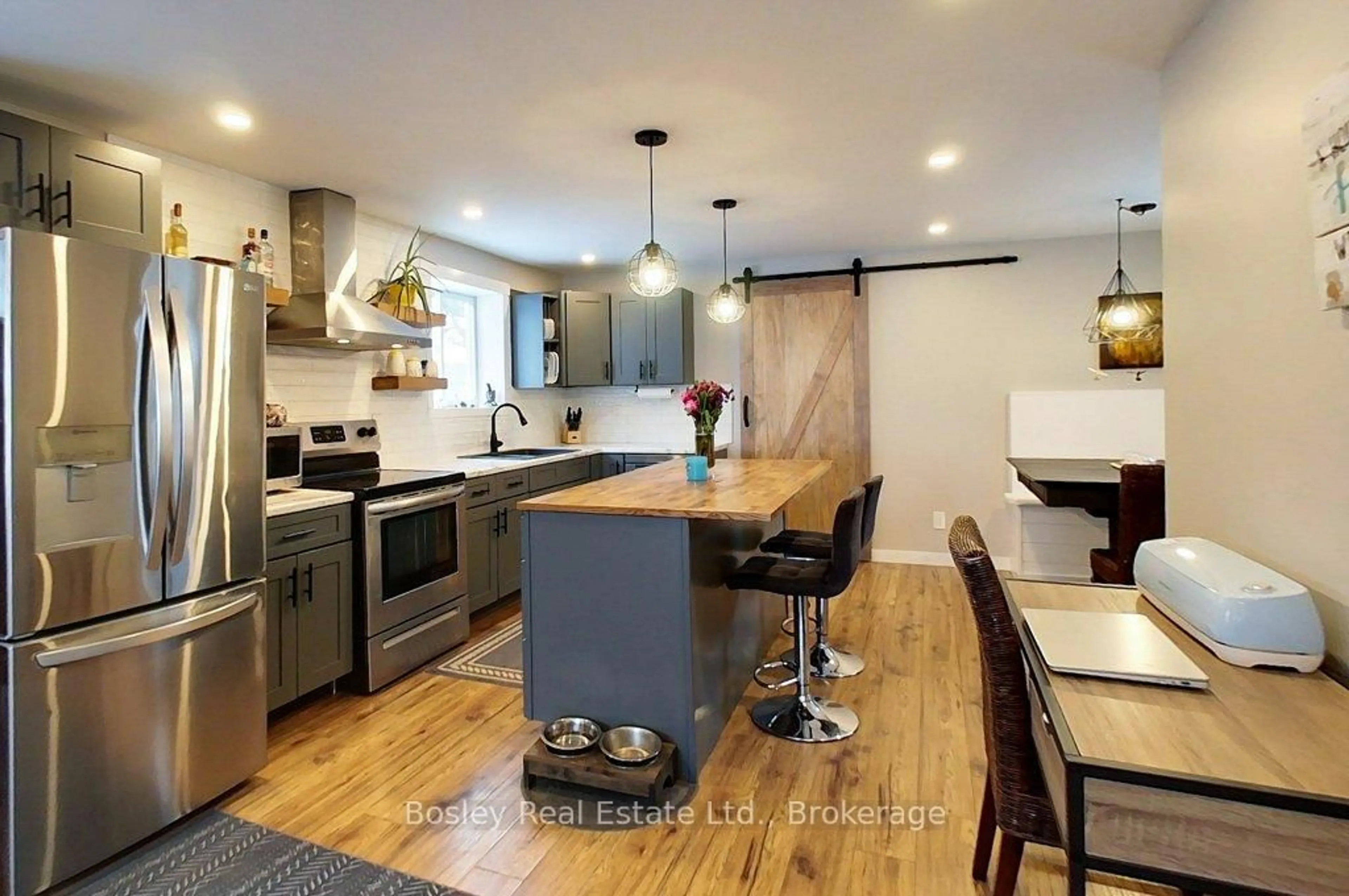 Open concept kitchen, wood/laminate floor for 153 Trowbridge St, Meaford Ontario N4L 1G3