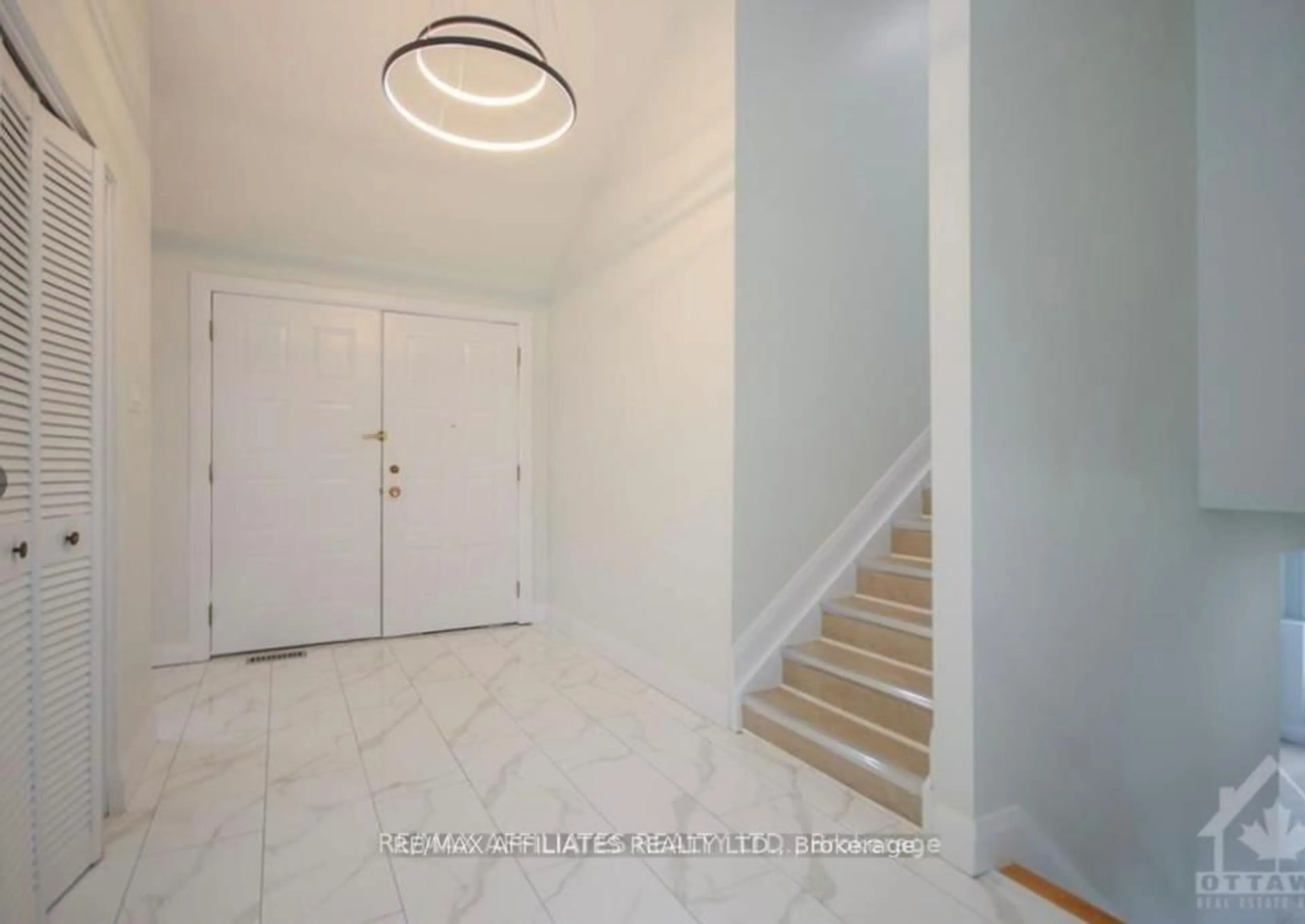 Indoor entryway for 4343 INNES Rd, Orleans - Cumberland and Area Ontario K1E 0A8