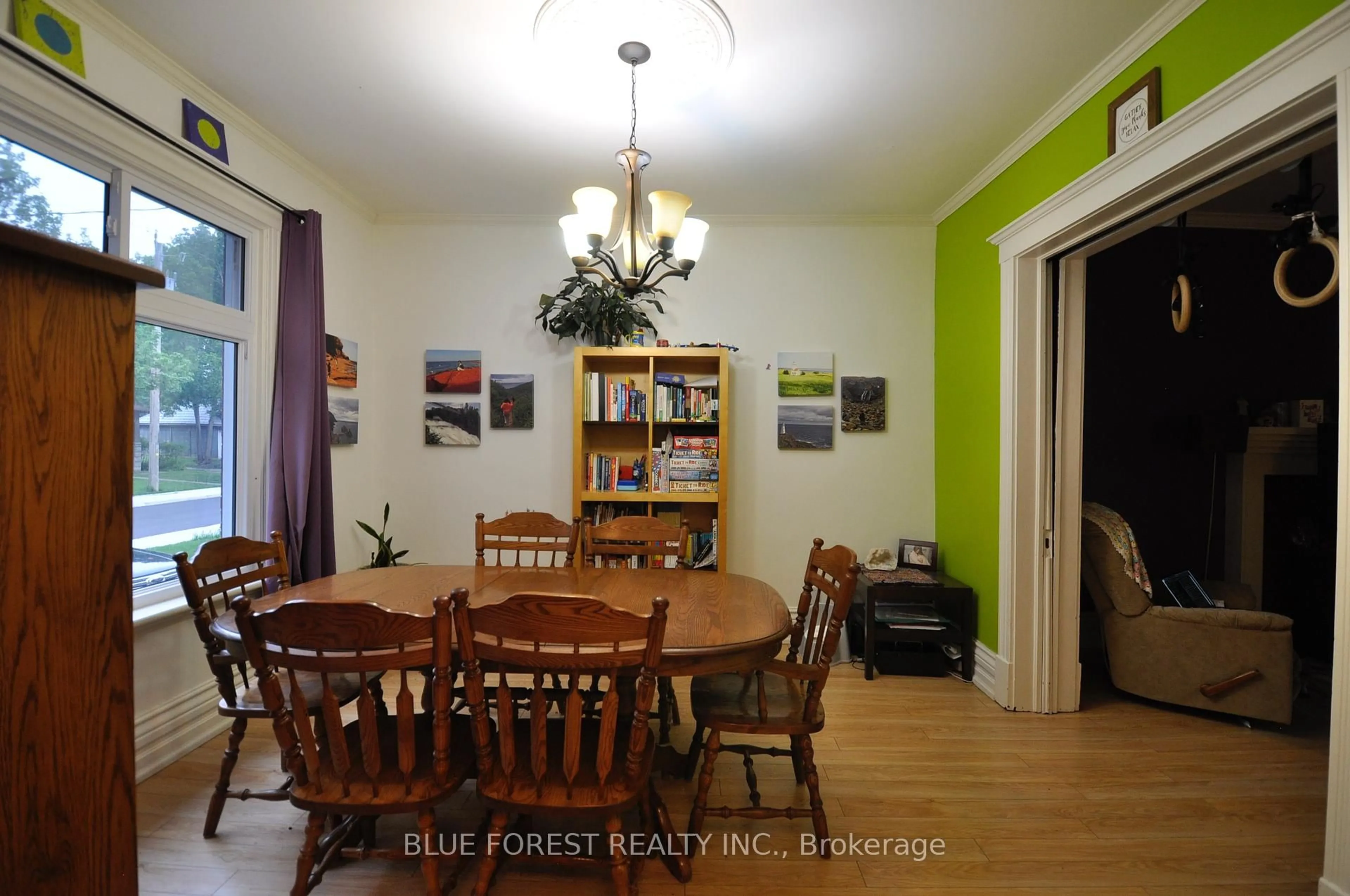 Dining room, wood/laminate floor for 30 Yale St, London Ontario N5Y 3A4