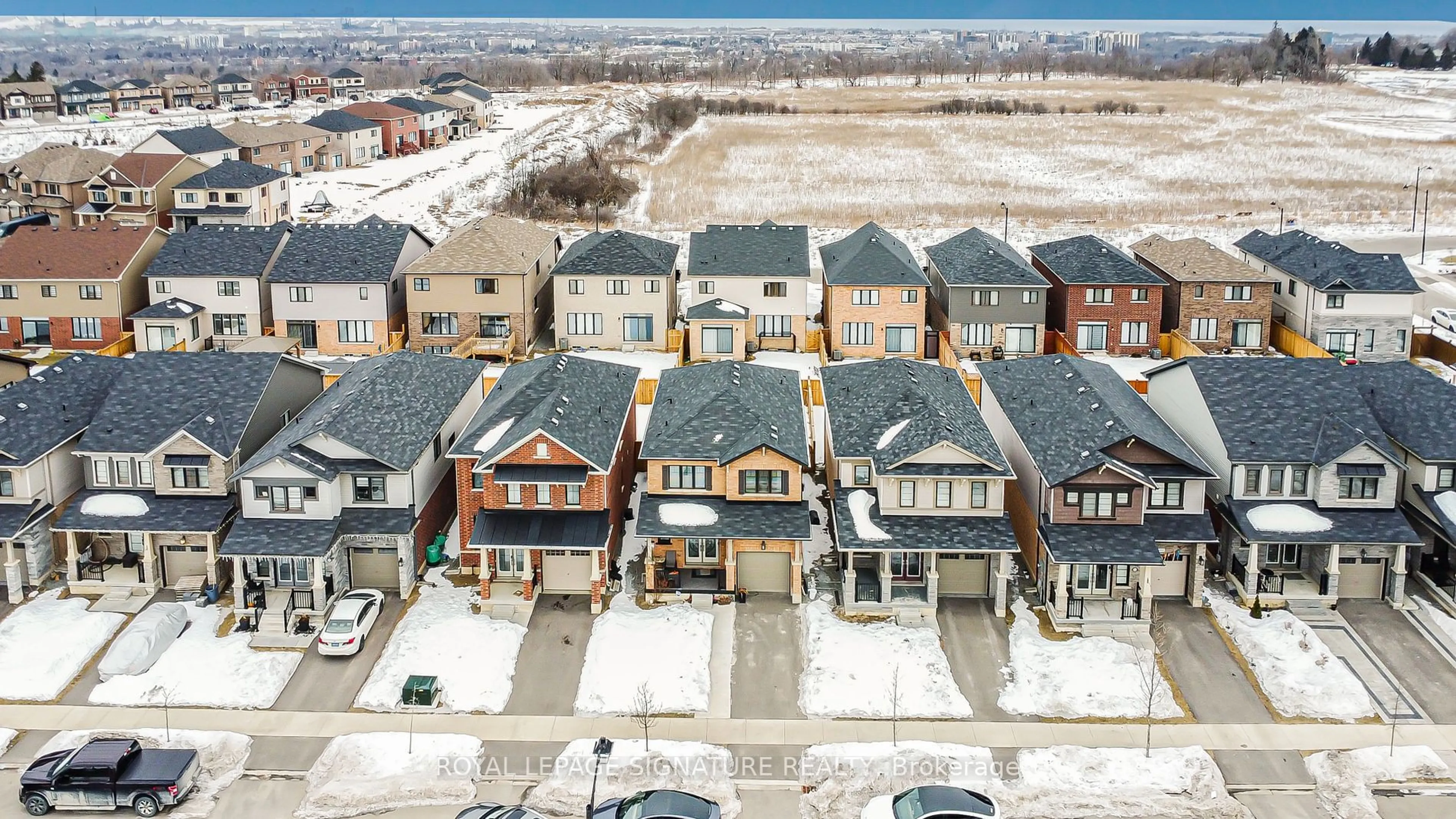 A pic from outside/outdoor area/front of a property/back of a property/a pic from drone, street for 220 Bedrock Dr, Hamilton Ontario L8J 0M2