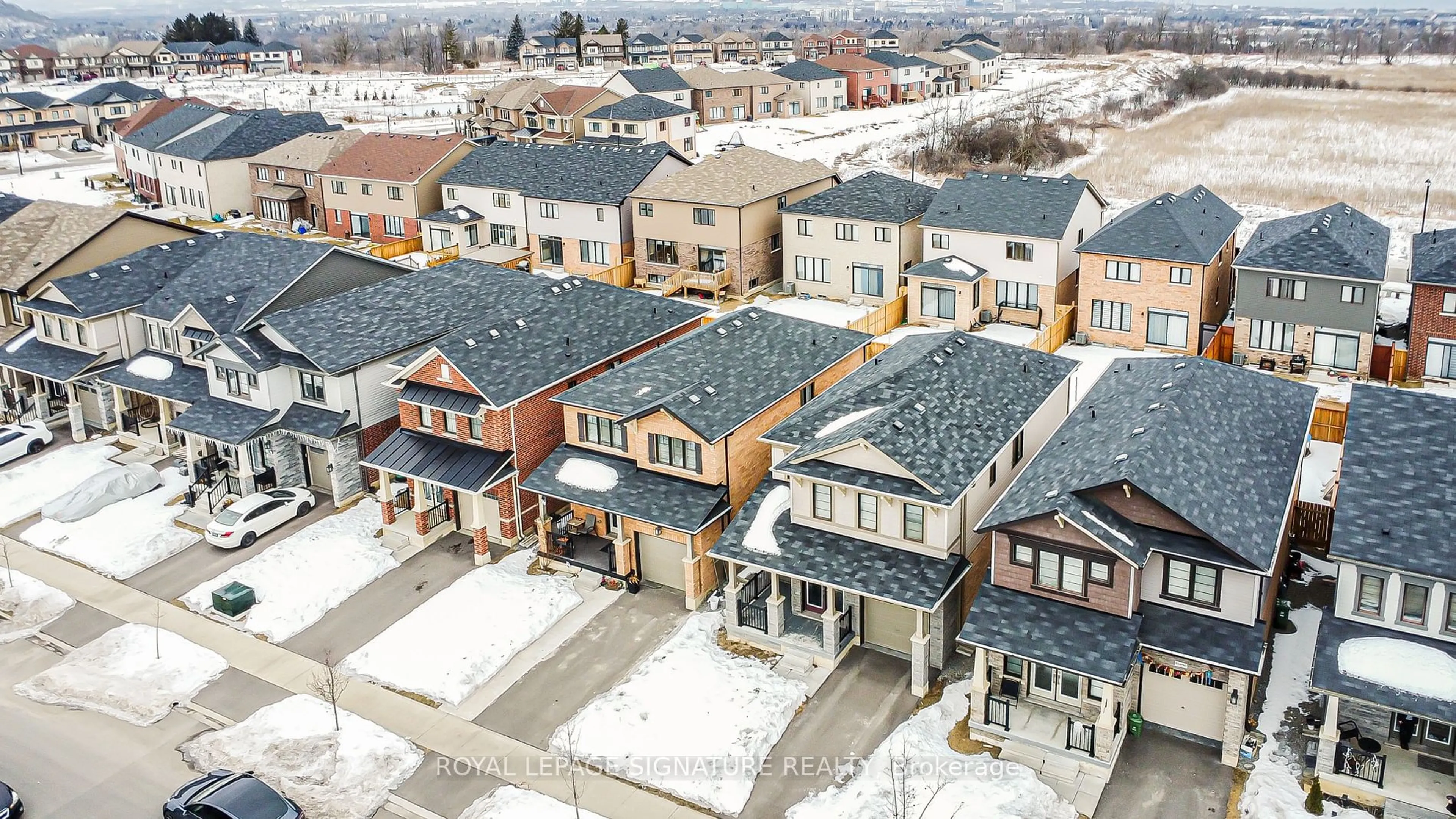 A pic from outside/outdoor area/front of a property/back of a property/a pic from drone, city buildings view from balcony for 220 Bedrock Dr, Hamilton Ontario L8J 0M2