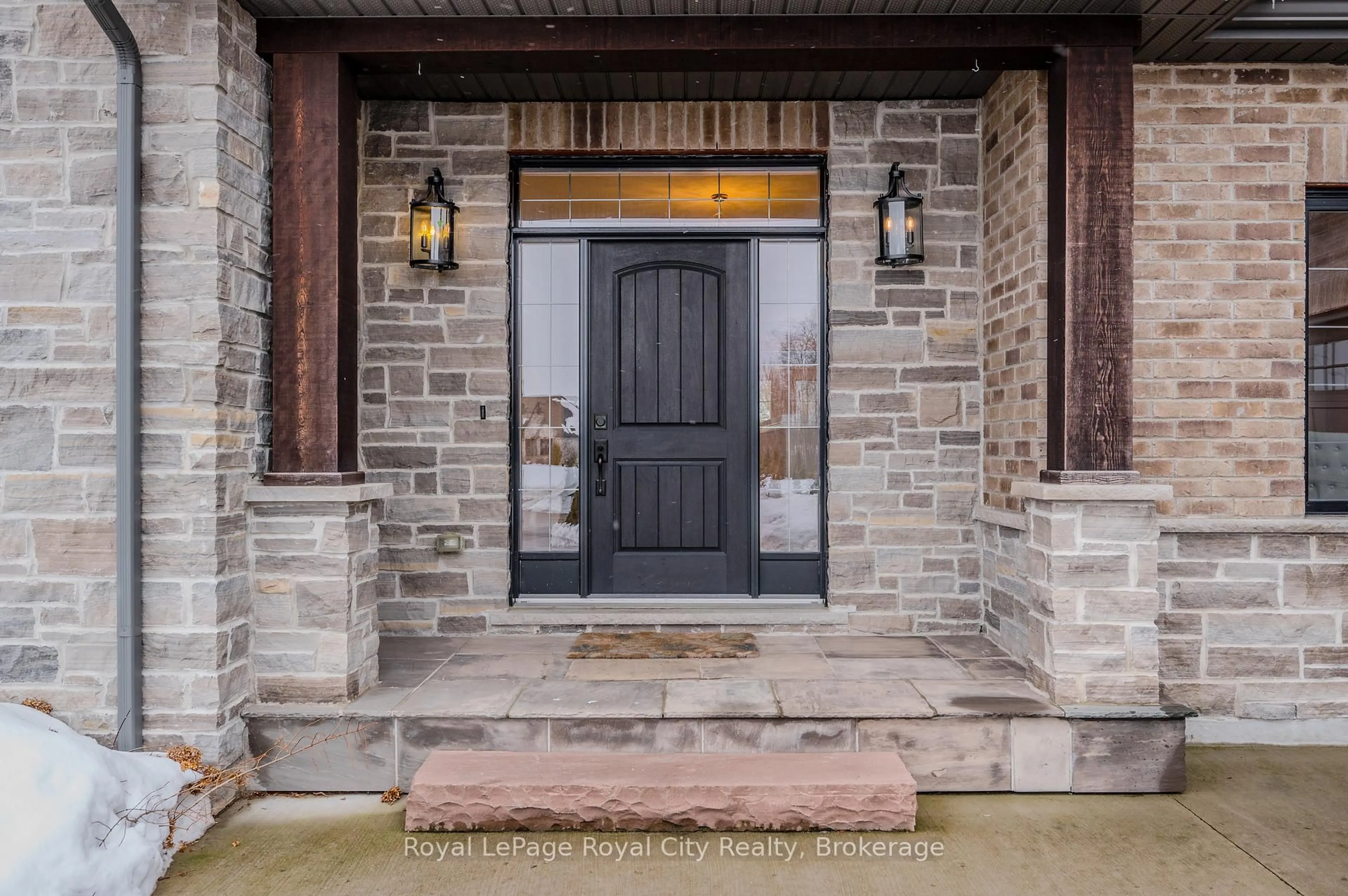 Indoor entryway for 67 Ariss Glen Dr, Guelph/Eramosa Ontario N0B 1B0